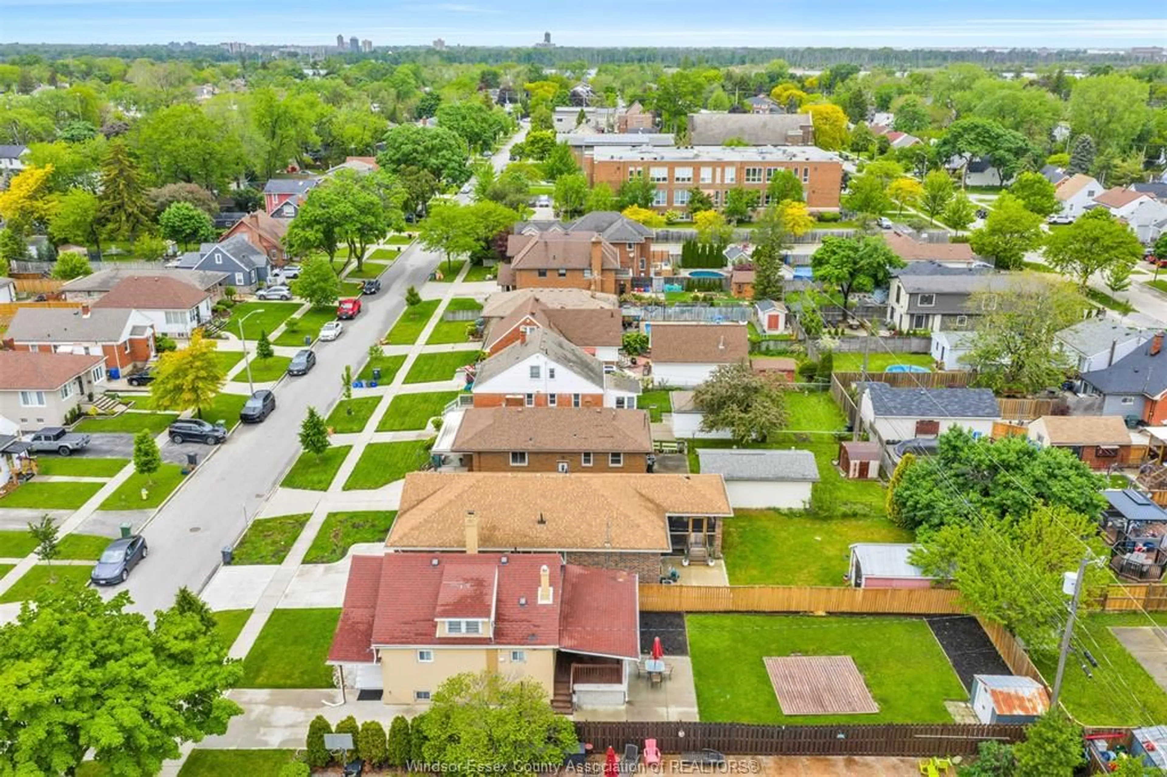 A pic from outside/outdoor area/front of a property/back of a property/a pic from drone, street for 972 ESDRAS Pl, Windsor Ontario N9S 2M9