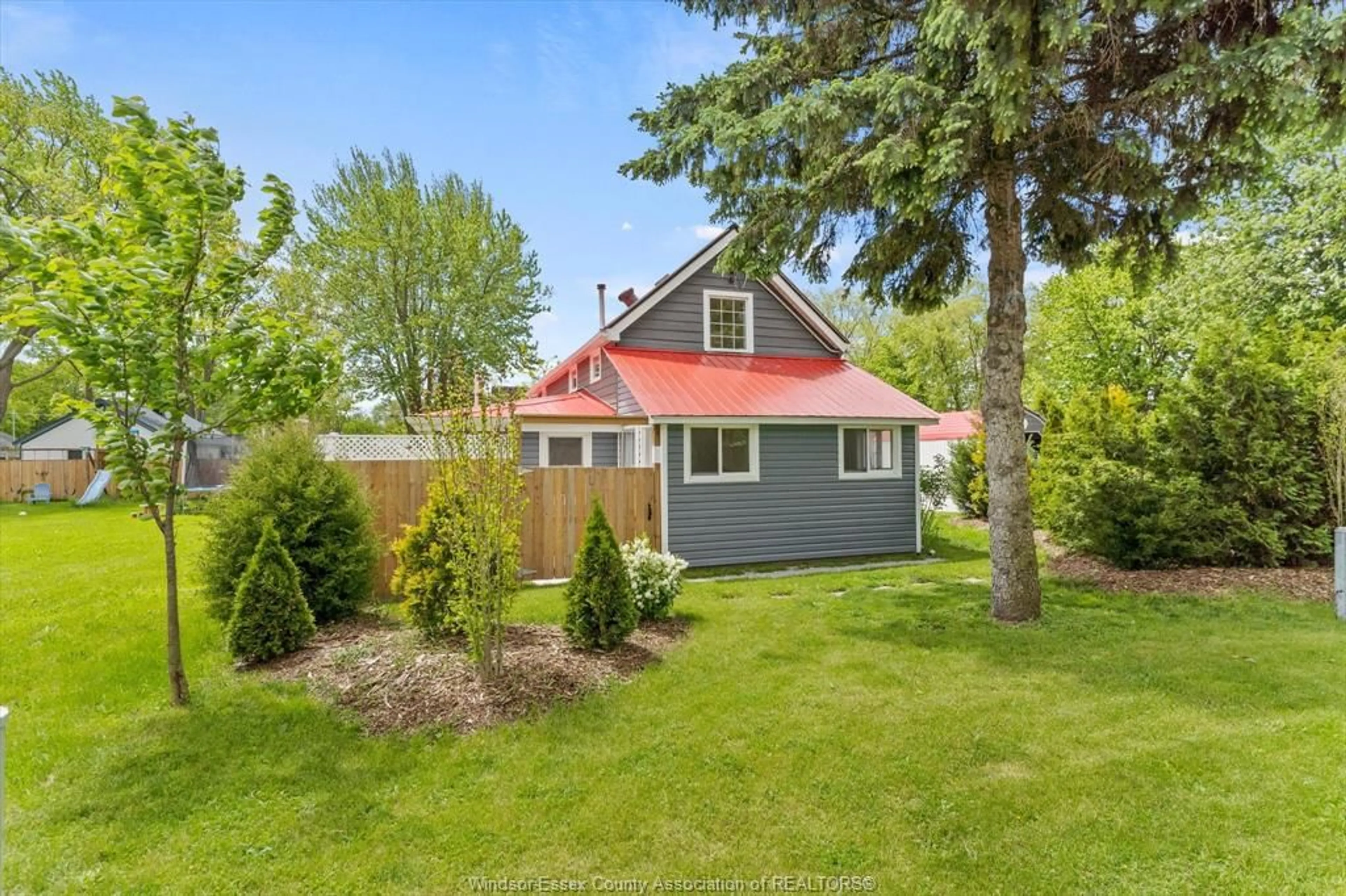 Unknown for 1057 OAK, Kingsville Ontario N9Y 3T6