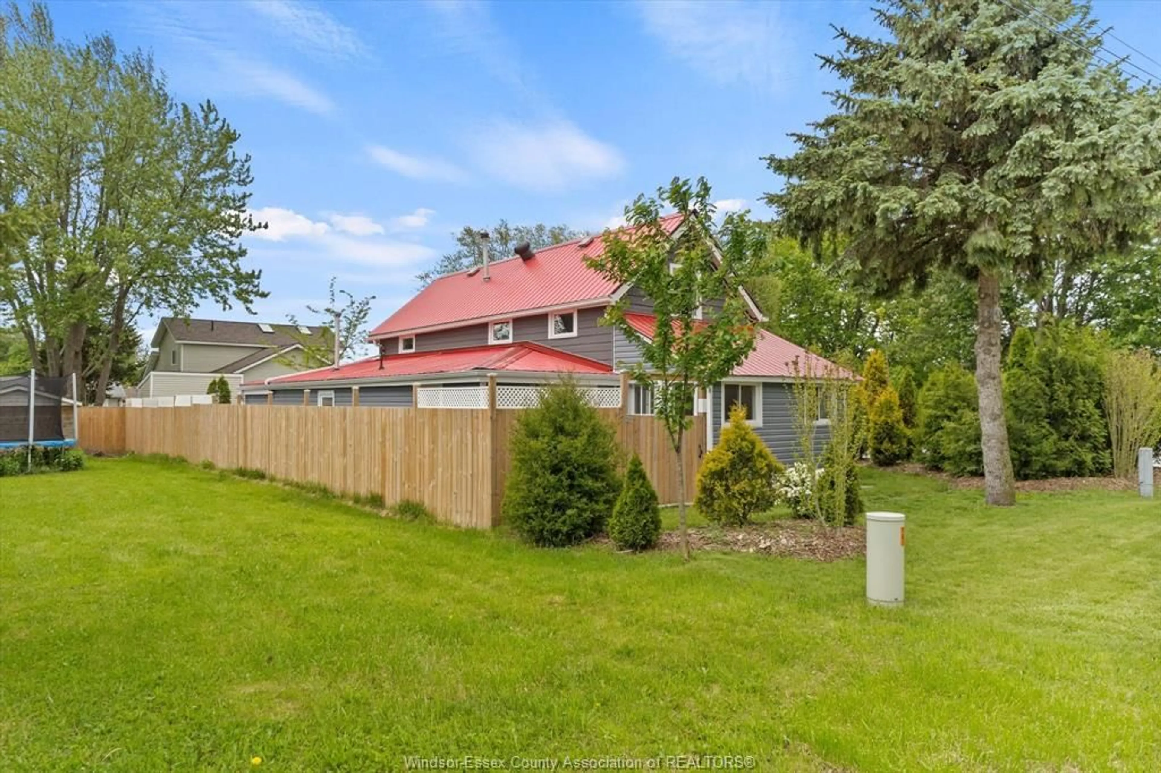 A pic from outside/outdoor area/front of a property/back of a property/a pic from drone, unknown for 1057 OAK, Kingsville Ontario N9Y 3T6