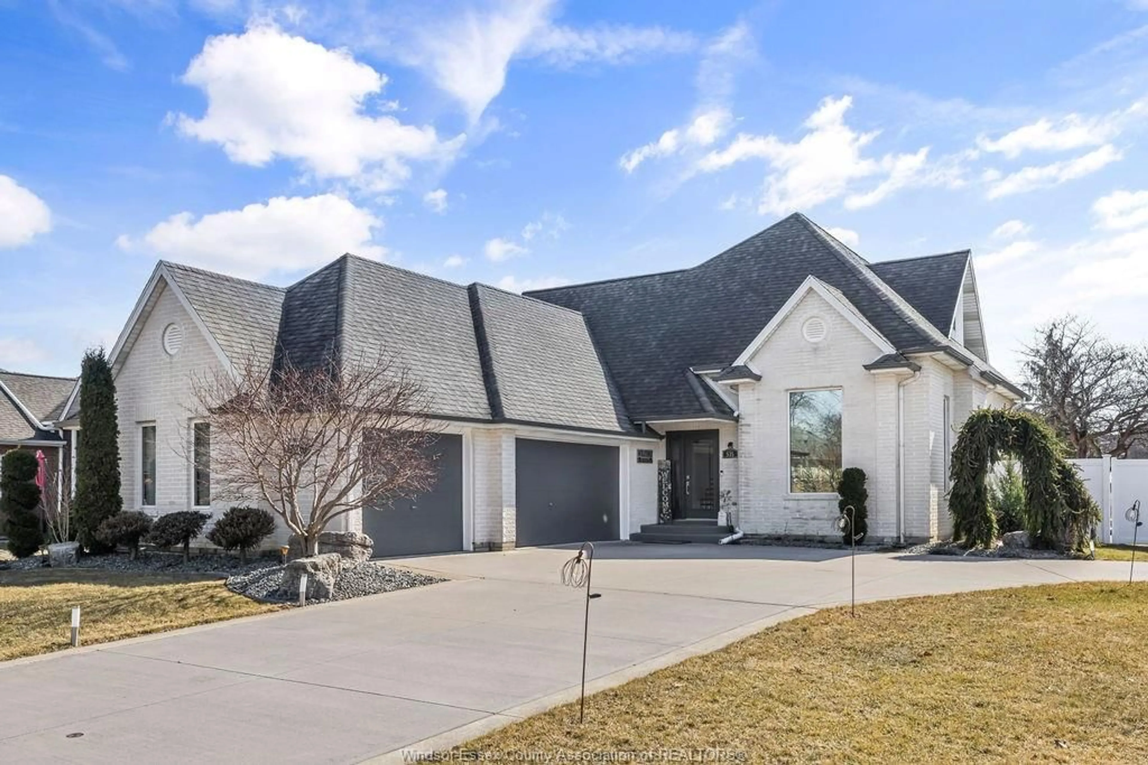 Home with brick exterior material, street for 535 LISA, Windsor Ontario N9G 2M5