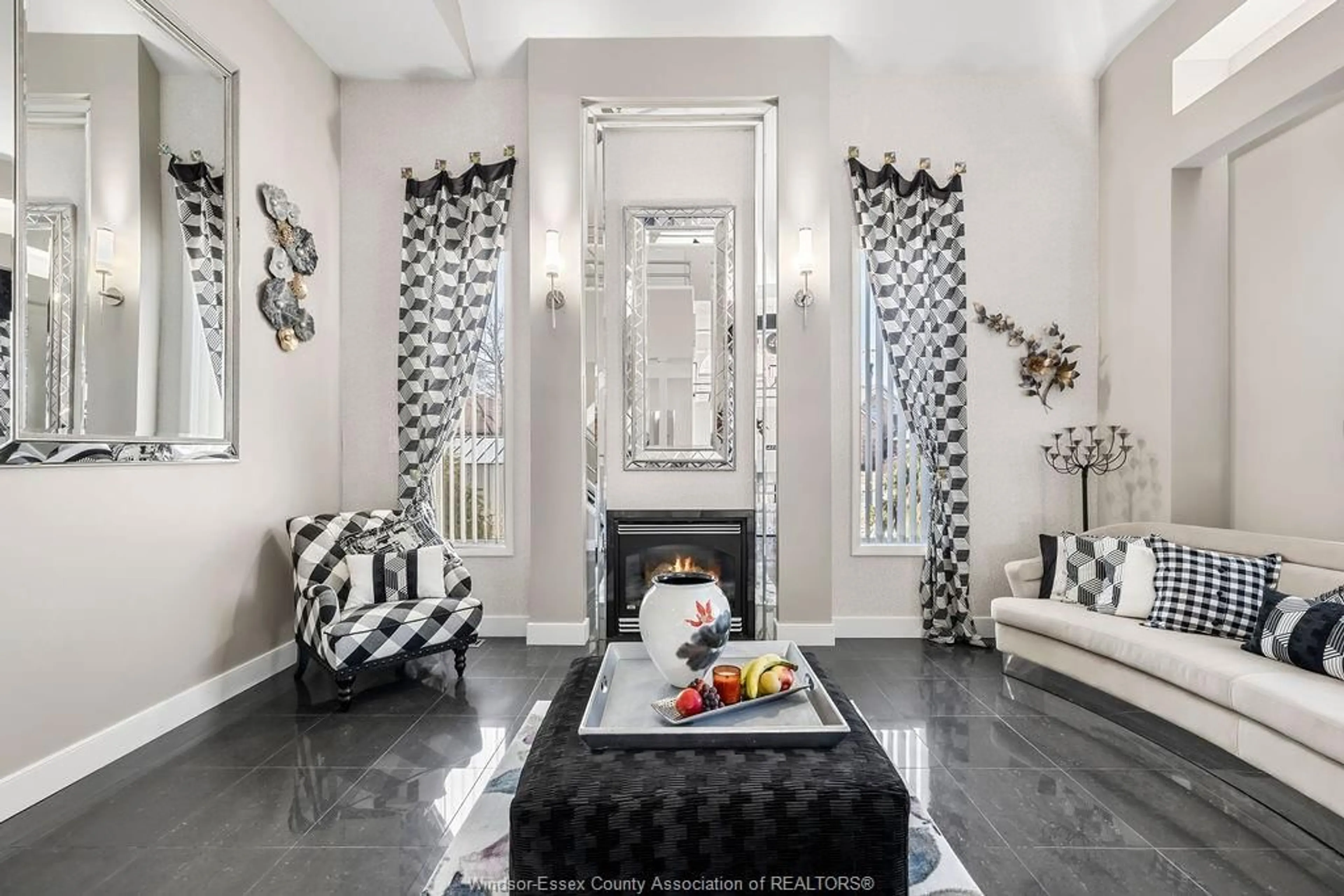 Indoor entryway for 535 LISA, Windsor Ontario N9G 2M5