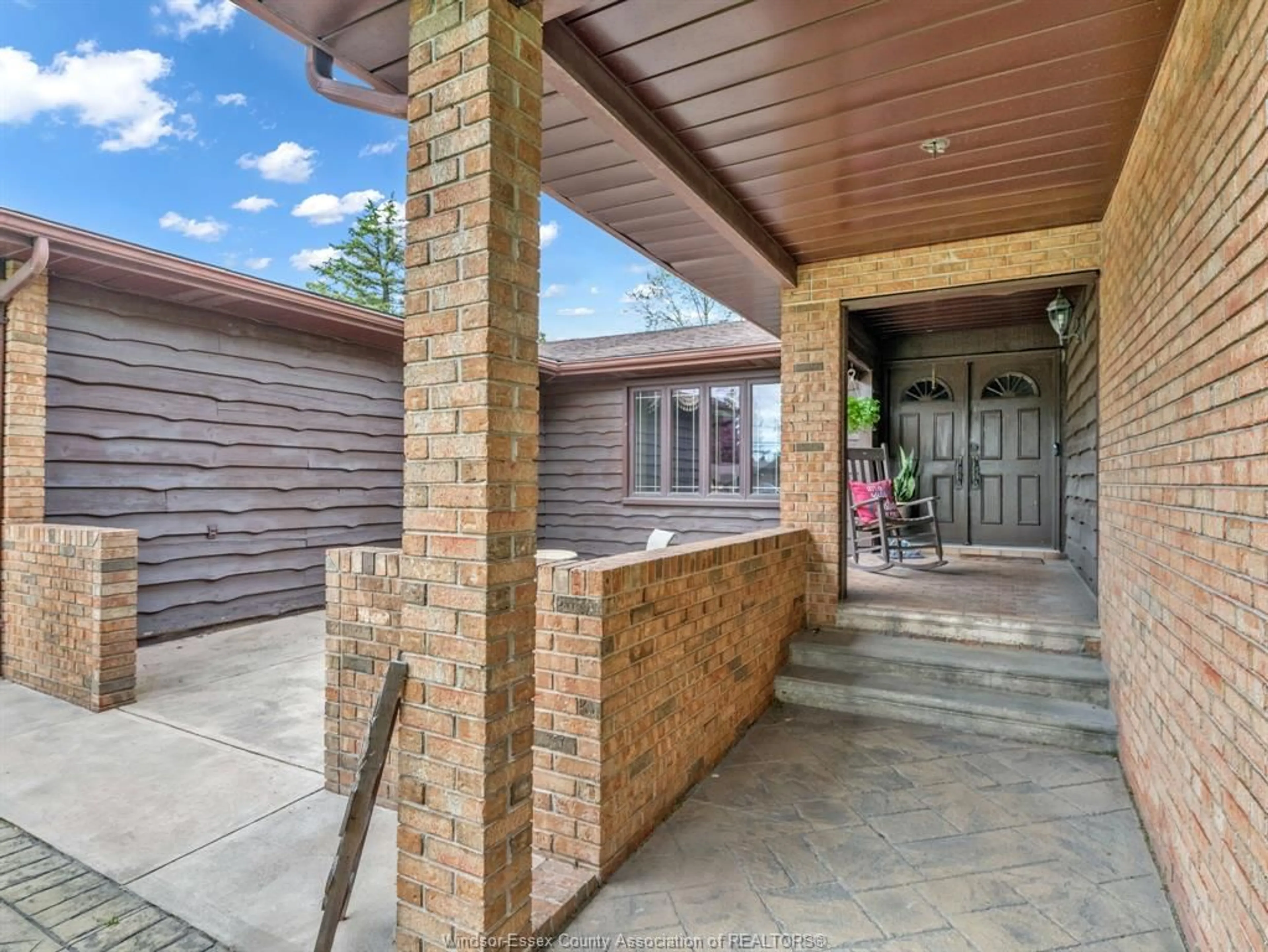 Home with brick exterior material, street for 2710 BOUFFARD Rd, LaSalle Ontario N9H 1W2