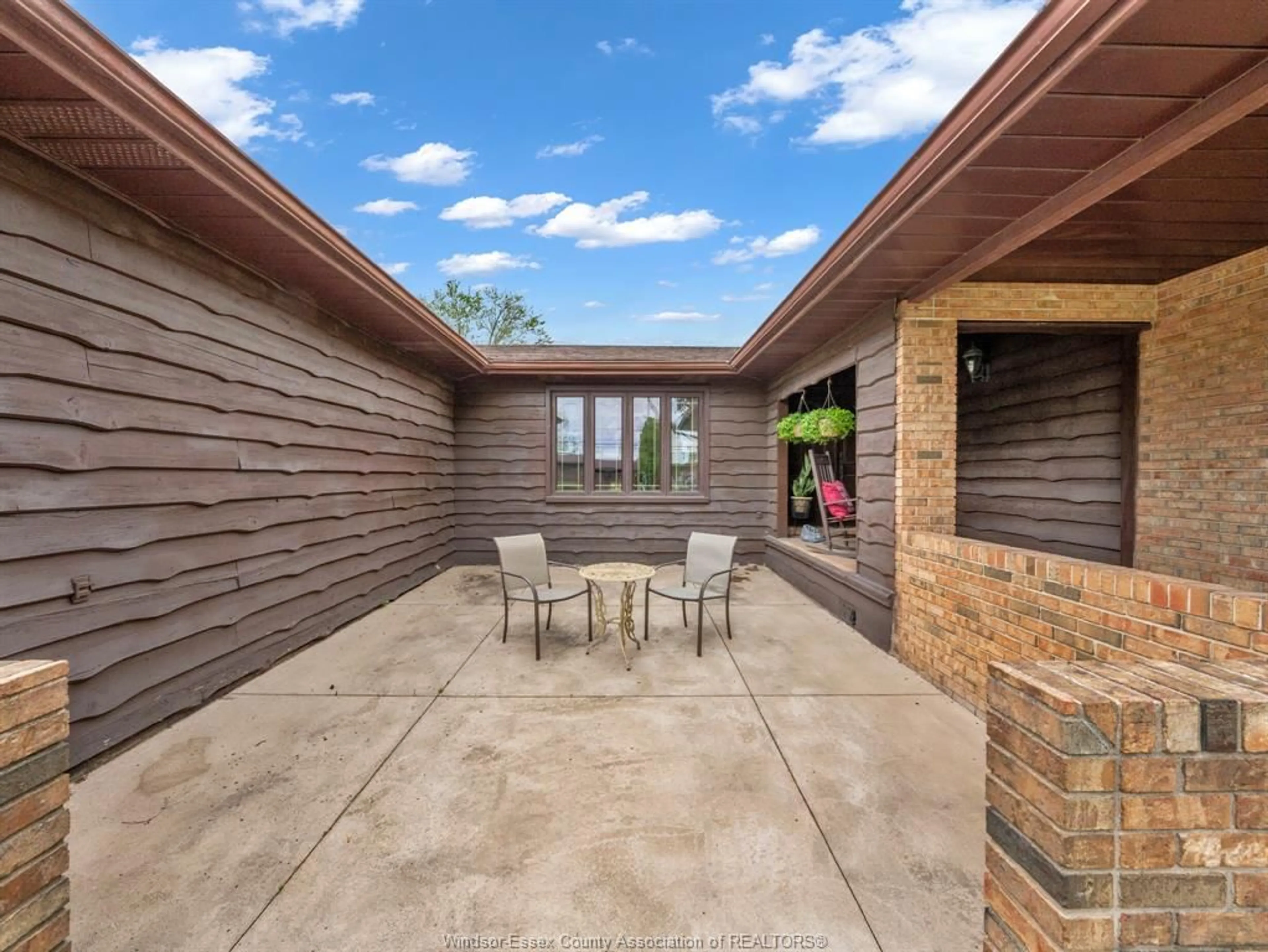 Patio, water/lake/river/ocean view for 2710 BOUFFARD Rd, LaSalle Ontario N9H 1W2