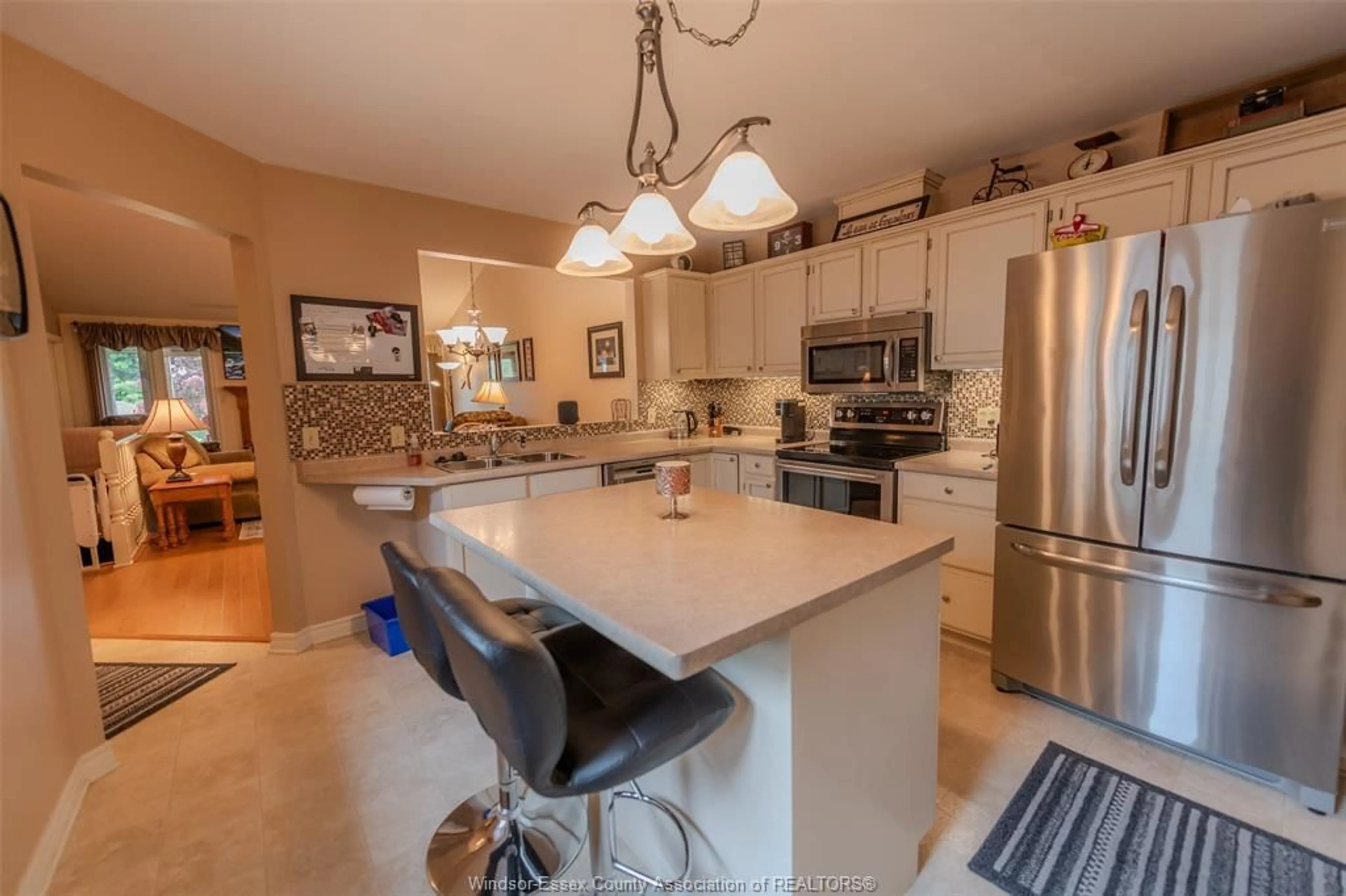 Open concept kitchen, ceramic/tile floor for 48B CHEYENNE Crt, Leamington Ontario N8H 5E3