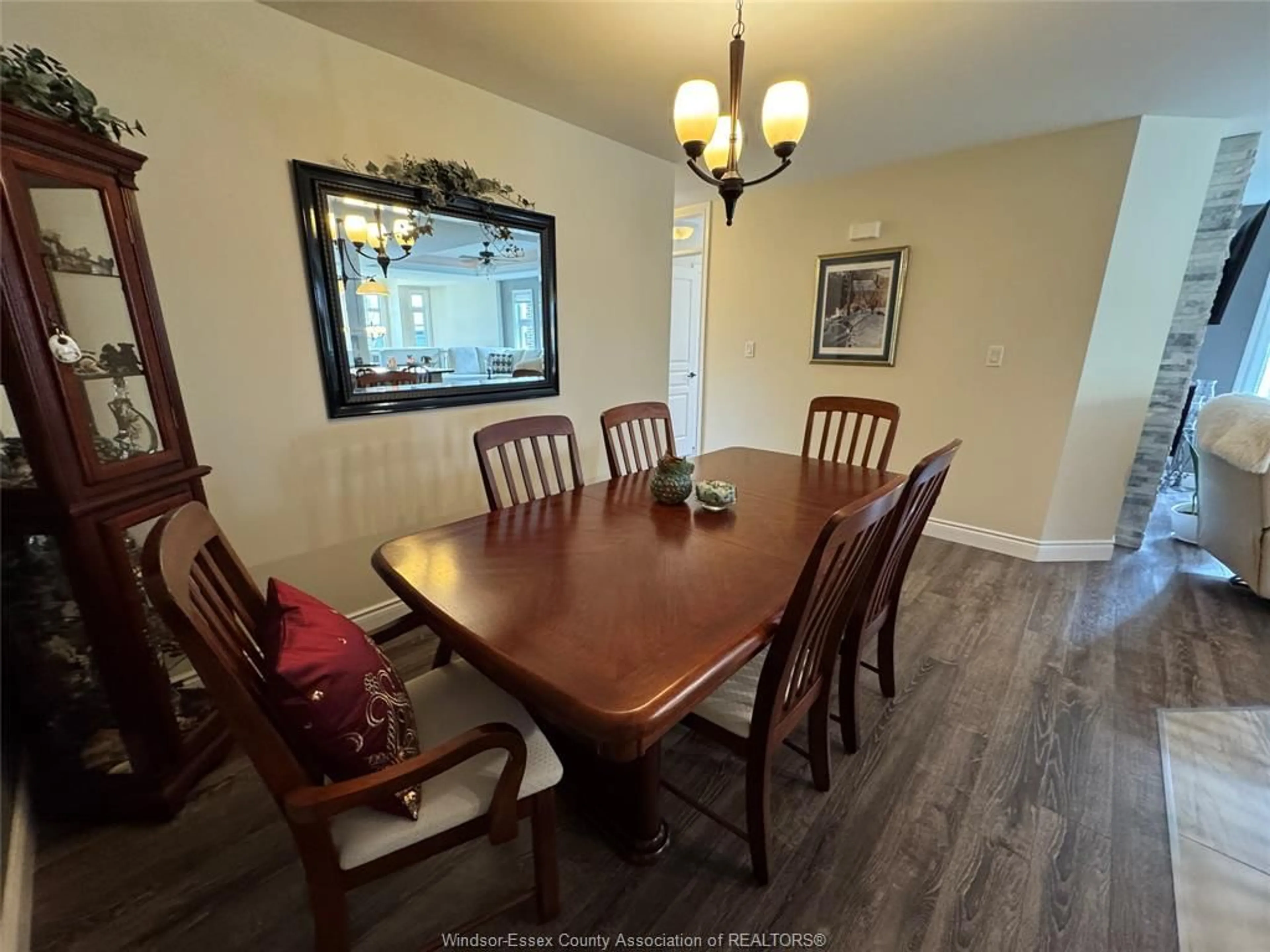 Dining room, wood/laminate floor for 17 WOODLAND St, Kingsville Ontario N9Y 0A9