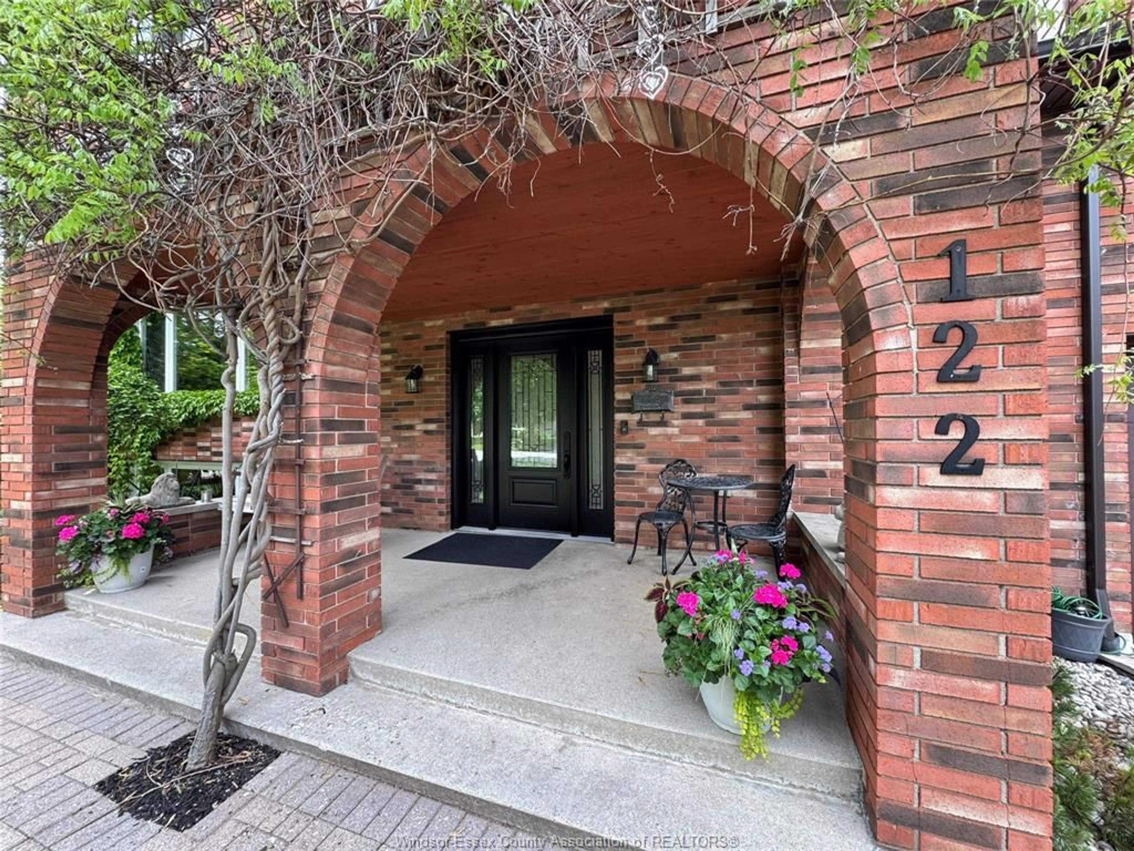 Indoor entryway for 122 AUGUSTINE Dr, Kingsville Ontario N9W 1C5