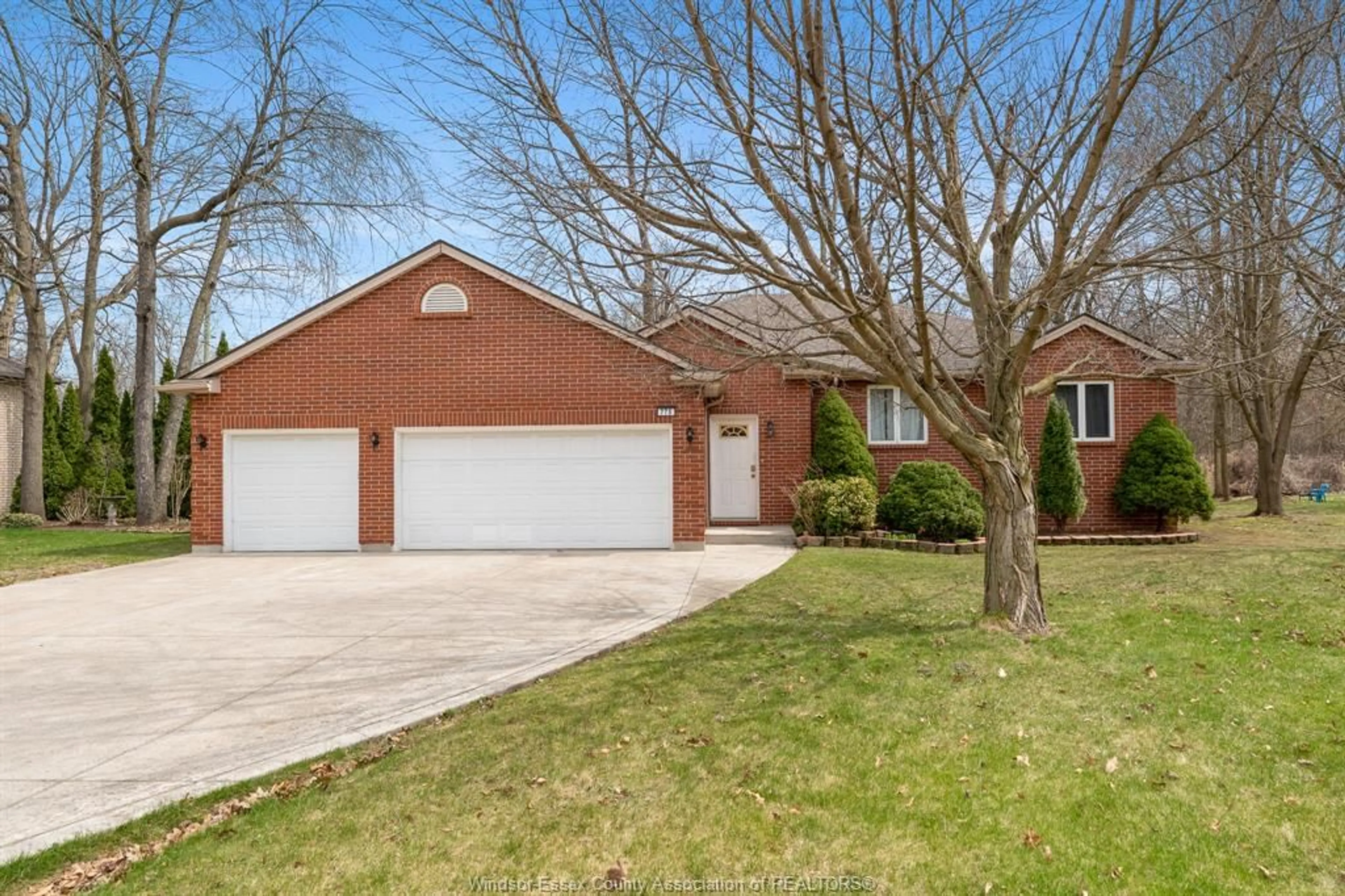 Home with brick exterior material, street for 775 GILBERT Ave, LaSalle Ontario N9J 3J8