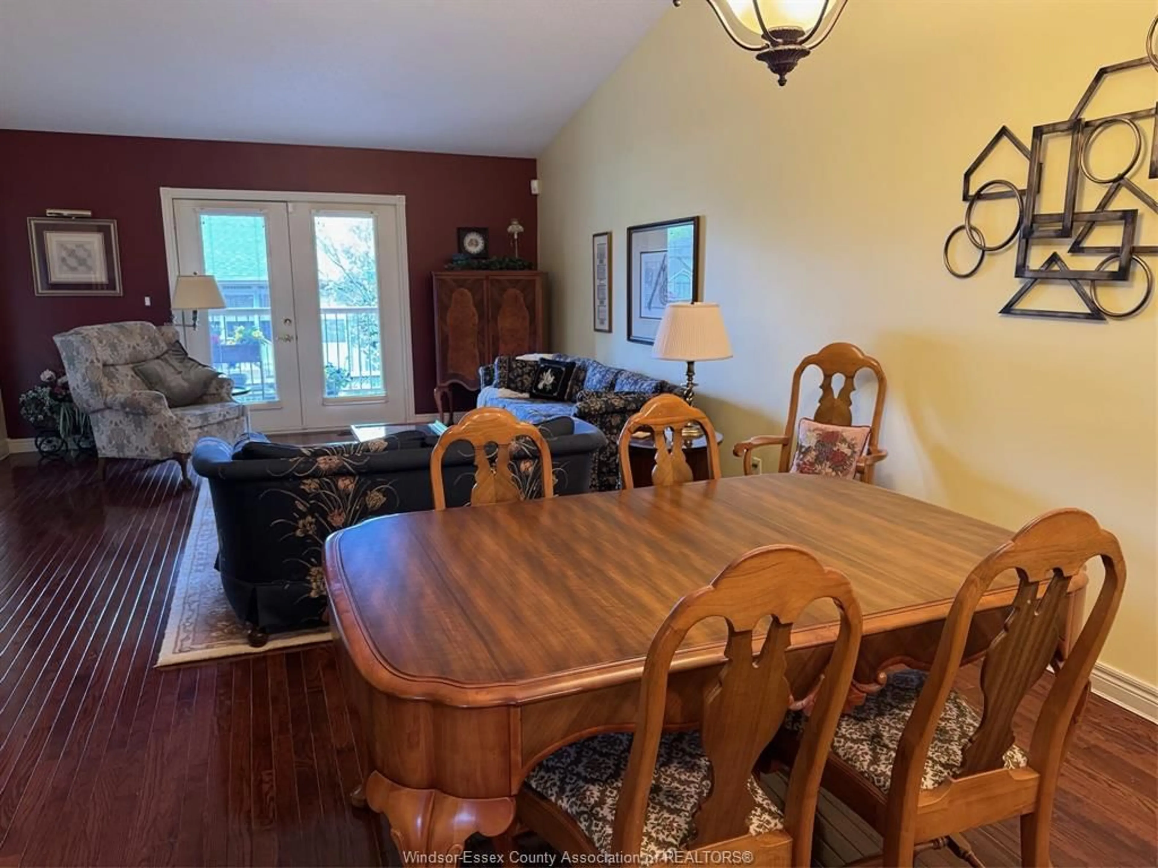 Dining room, wood/laminate floor for 67 QUEENS HILL Cres, Leamington Ontario N8H 5M5
