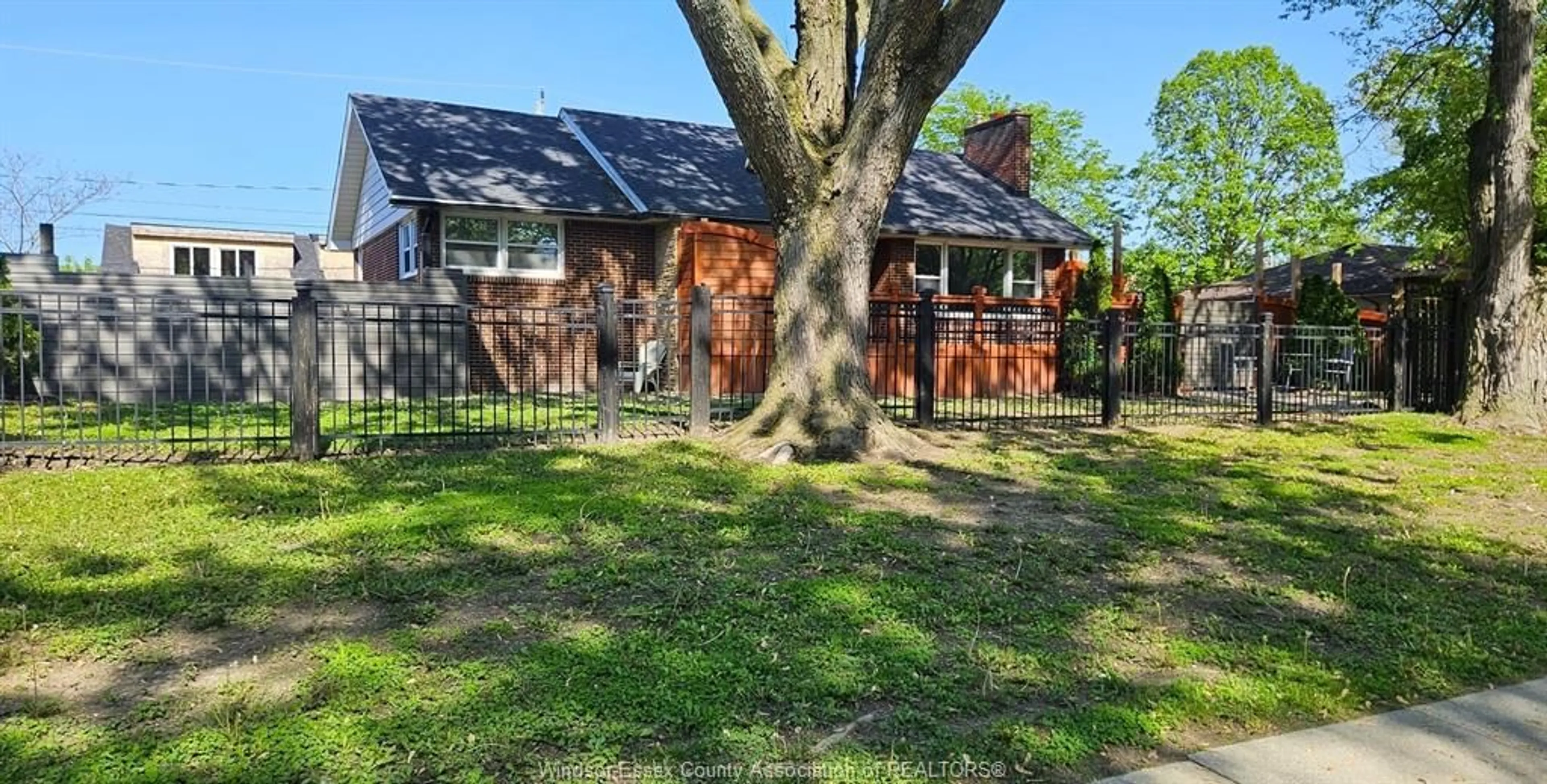 A pic from outside/outdoor area/front of a property/back of a property/a pic from drone, street for 3310 RANKIN Ave, Windsor Ontario N9E 3C1