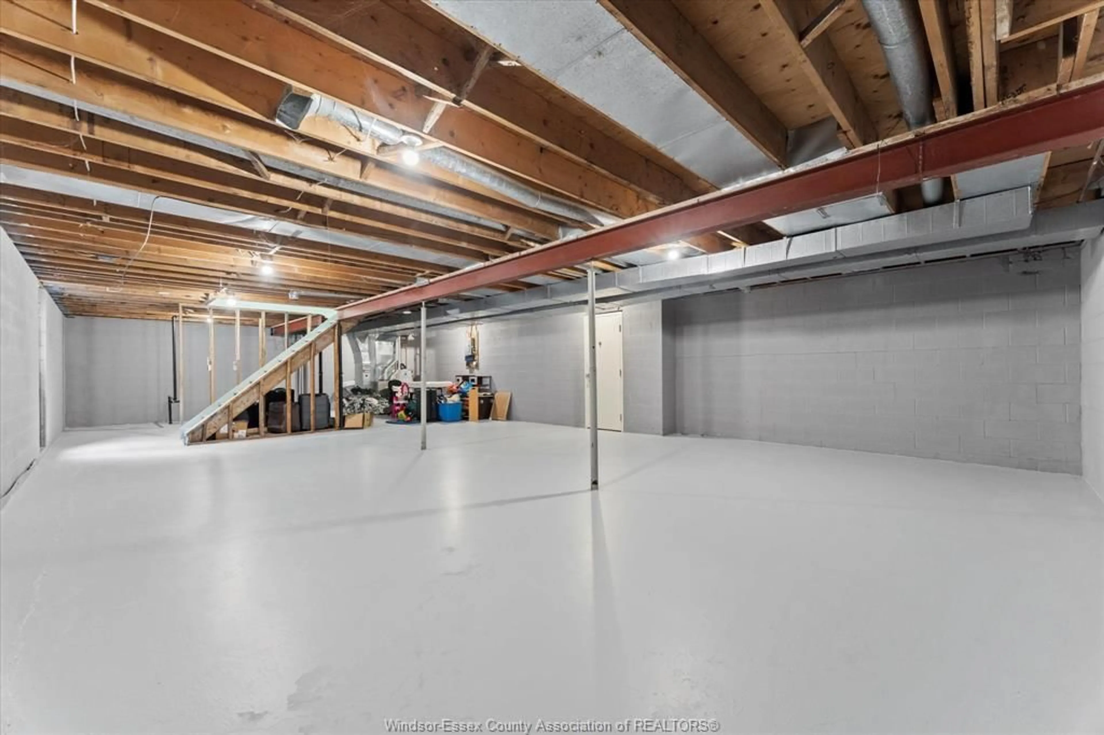 Indoor garage for 4827 CHELSEA Dr, LaSalle Ontario N9H 1E4
