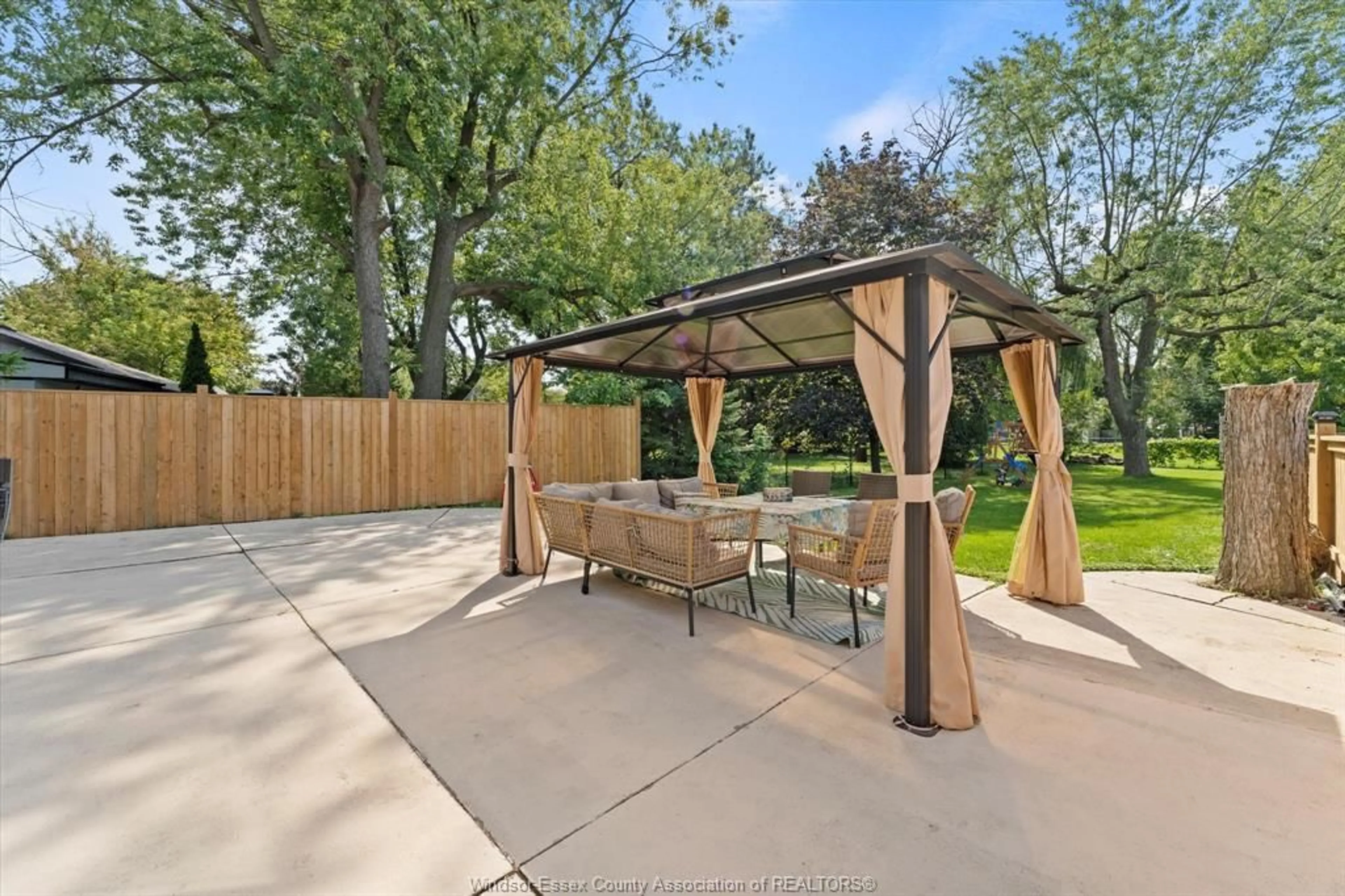 Patio, unknown for 4827 CHELSEA Dr, LaSalle Ontario N9H 1E4