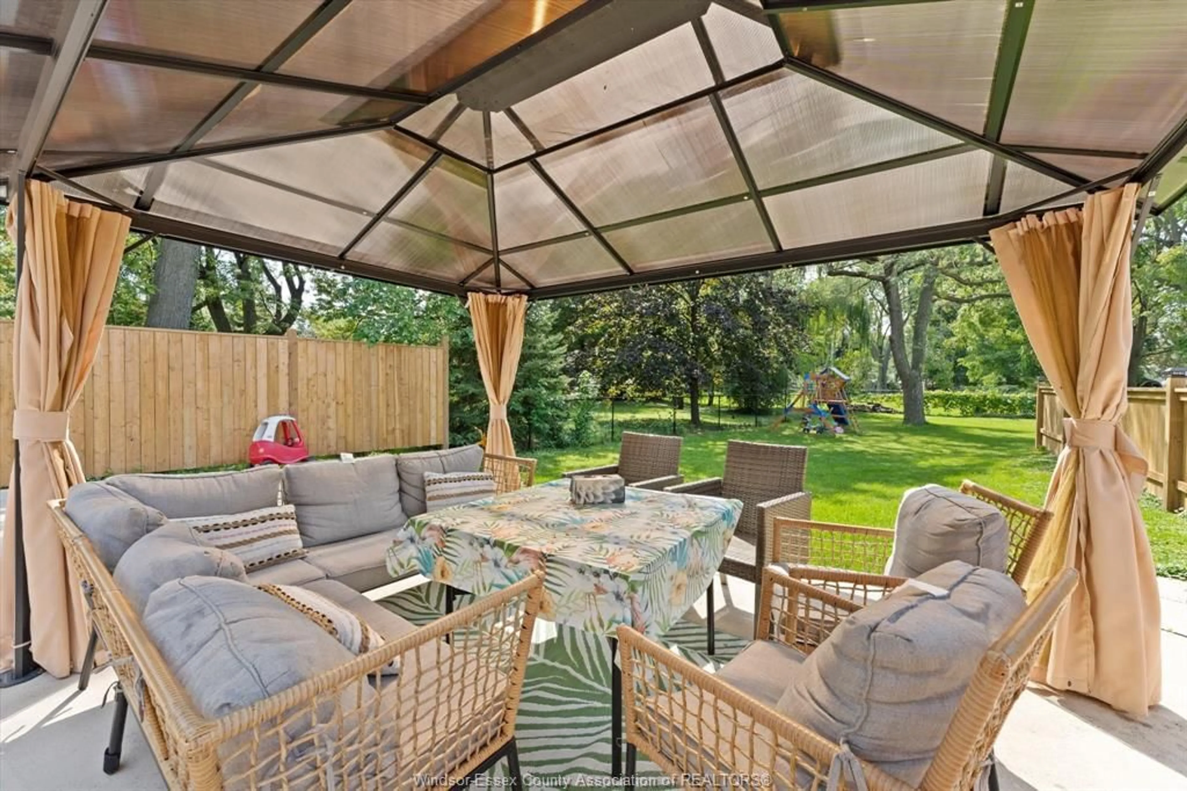 Patio, unknown for 4827 CHELSEA Dr, LaSalle Ontario N9H 1E4