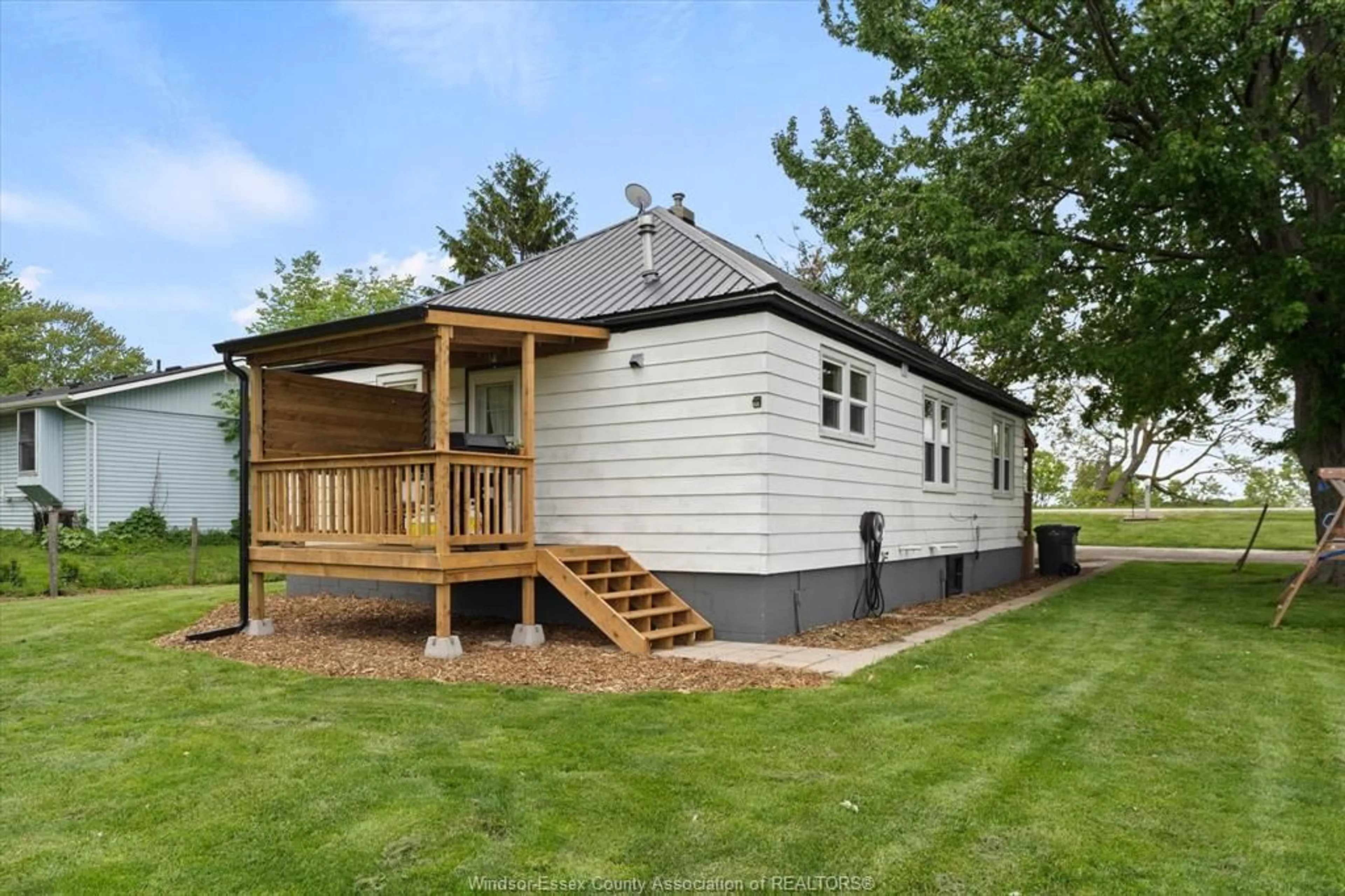 Home with vinyl exterior material, building for 1722 Mersea Rd D, Leamington Ontario N8H 3V4