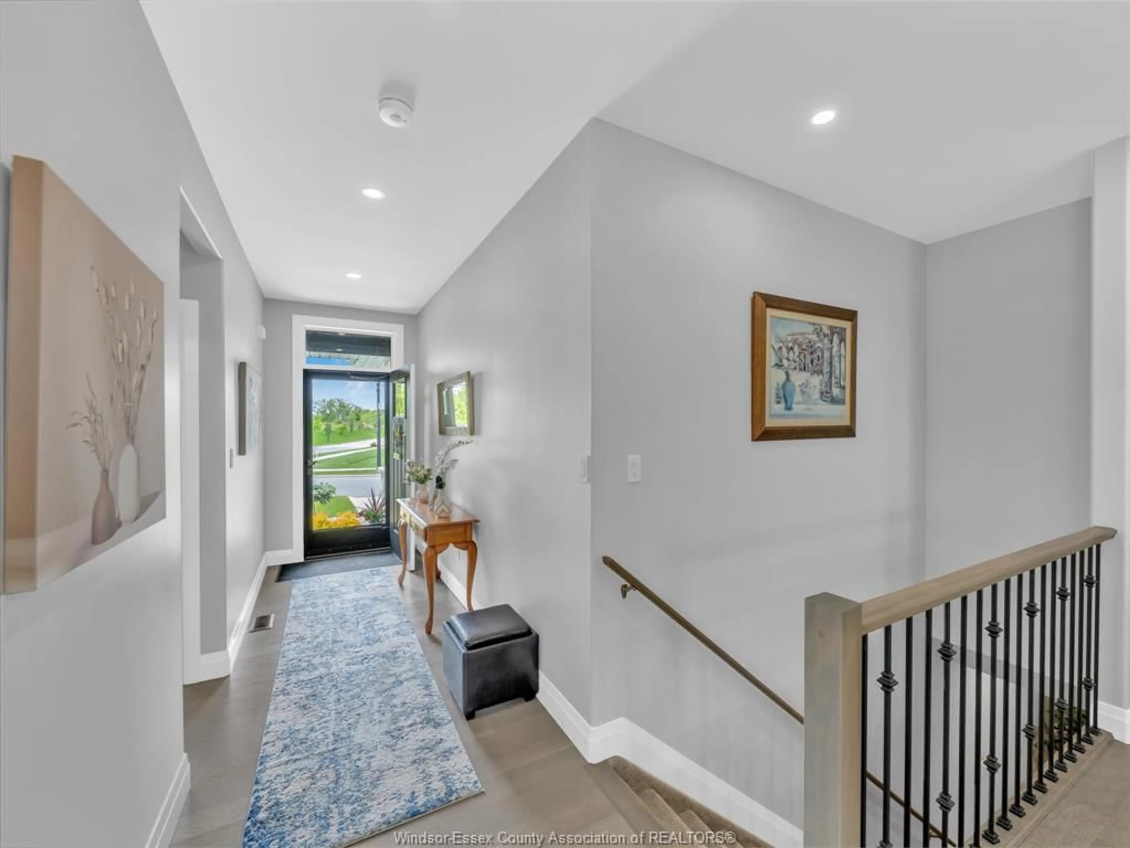 Indoor entryway for 2606 Clearwater, Windsor Ontario N8P 0G3