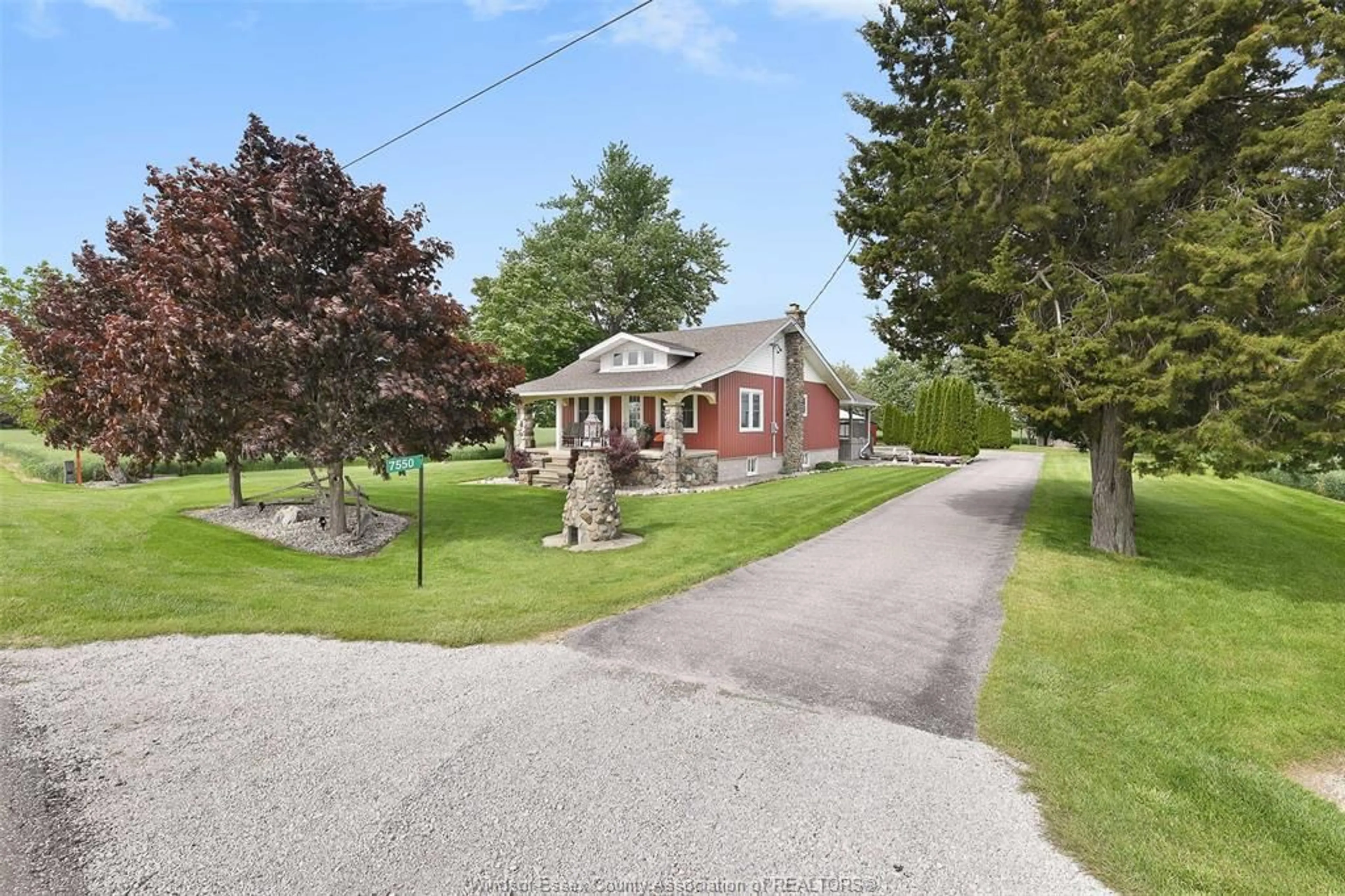 A pic from outside/outdoor area/front of a property/back of a property/a pic from drone, street for 7550 Concession Rd 7 S, Amherstburg Ontario N9V 2Y7