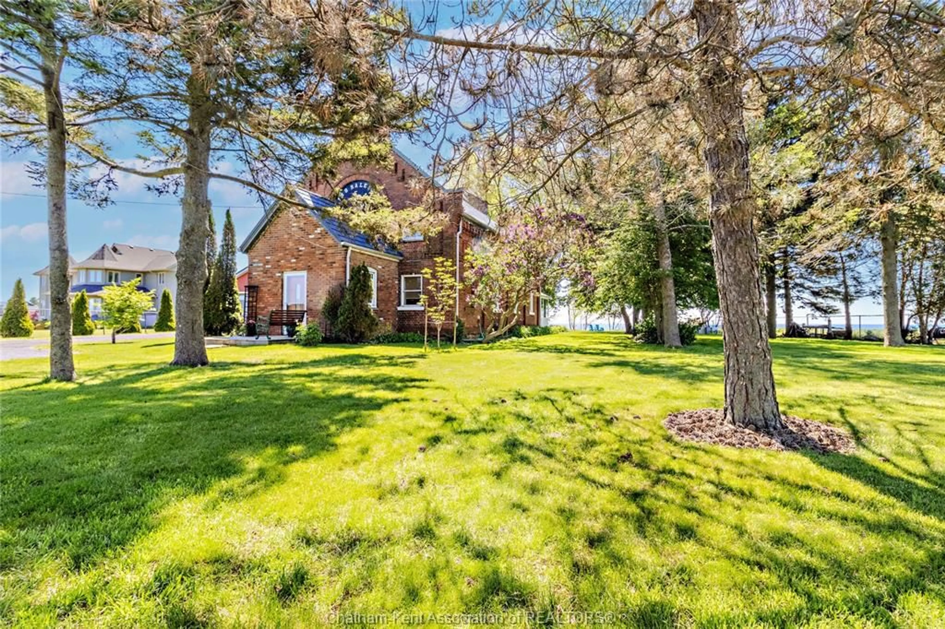 A pic from outside/outdoor area/front of a property/back of a property/a pic from drone, water/lake/river/ocean view for 6630 TALBOT Trail, Merlin Ontario N0P 1W0
