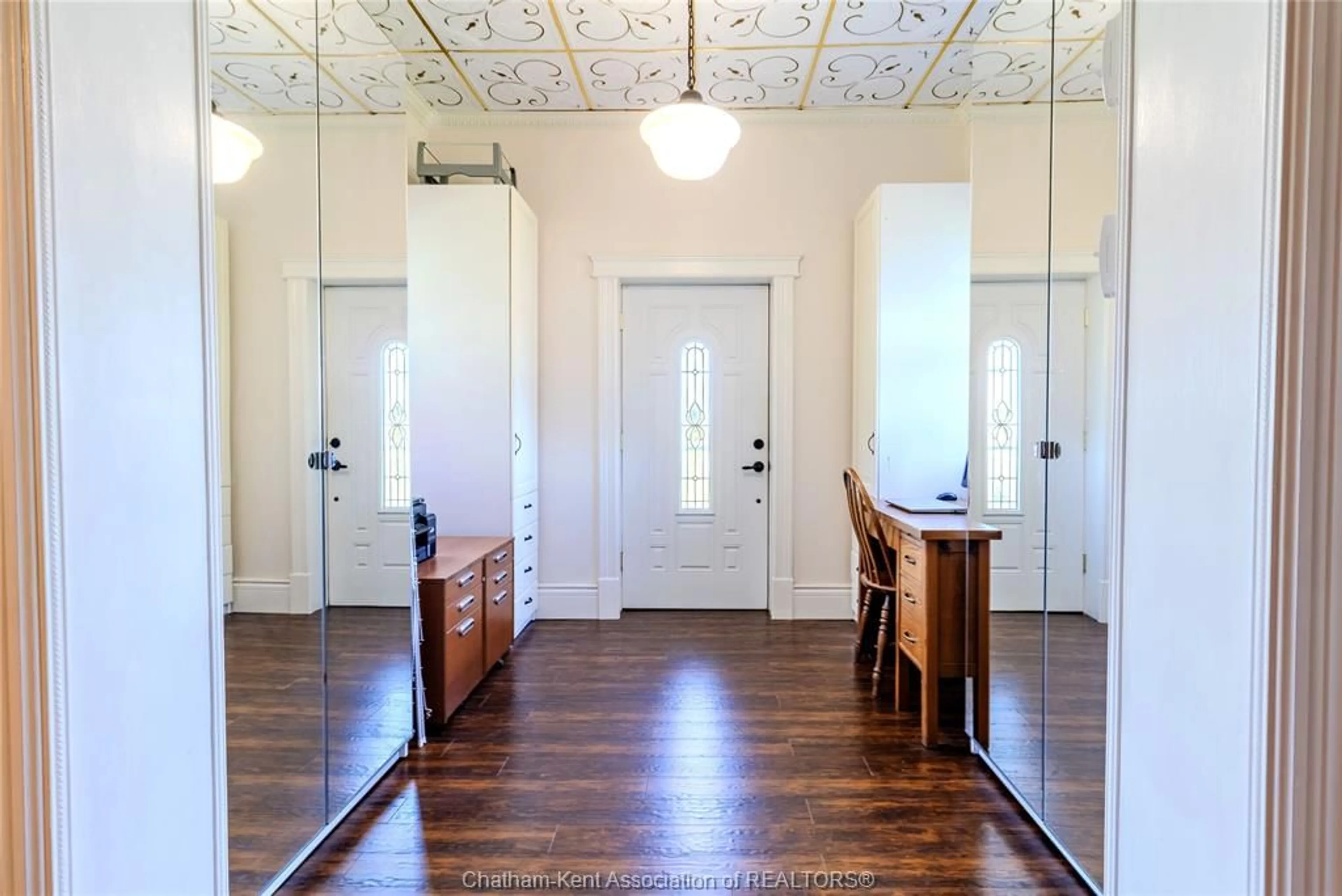 Indoor entryway for 6630 TALBOT Trail, Merlin Ontario N0P 1W0