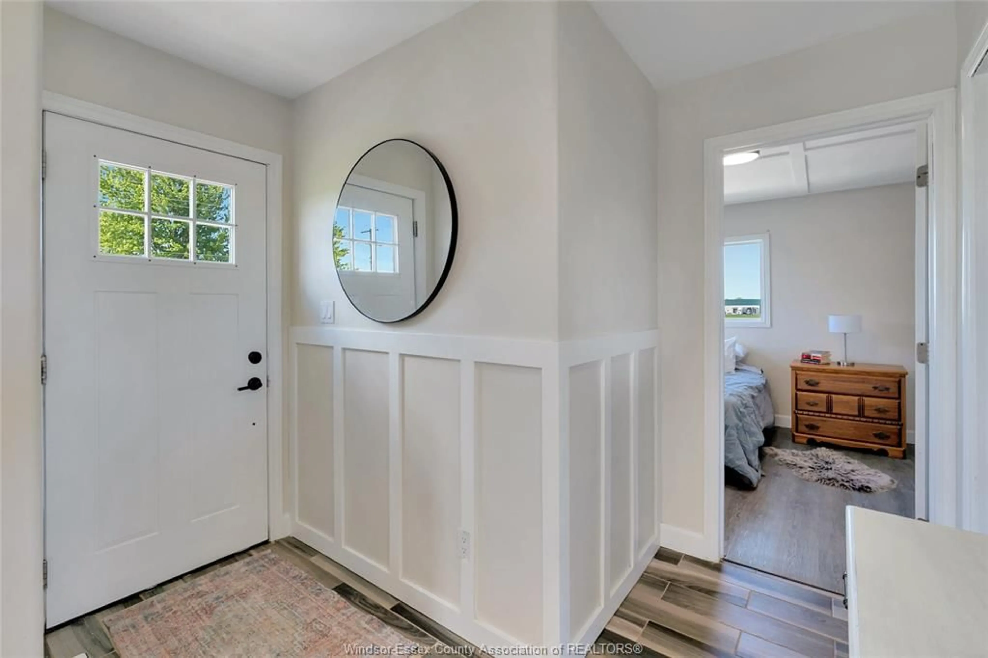Indoor entryway for 1584 GORE Rd, Harrow Ontario N0R 1G0