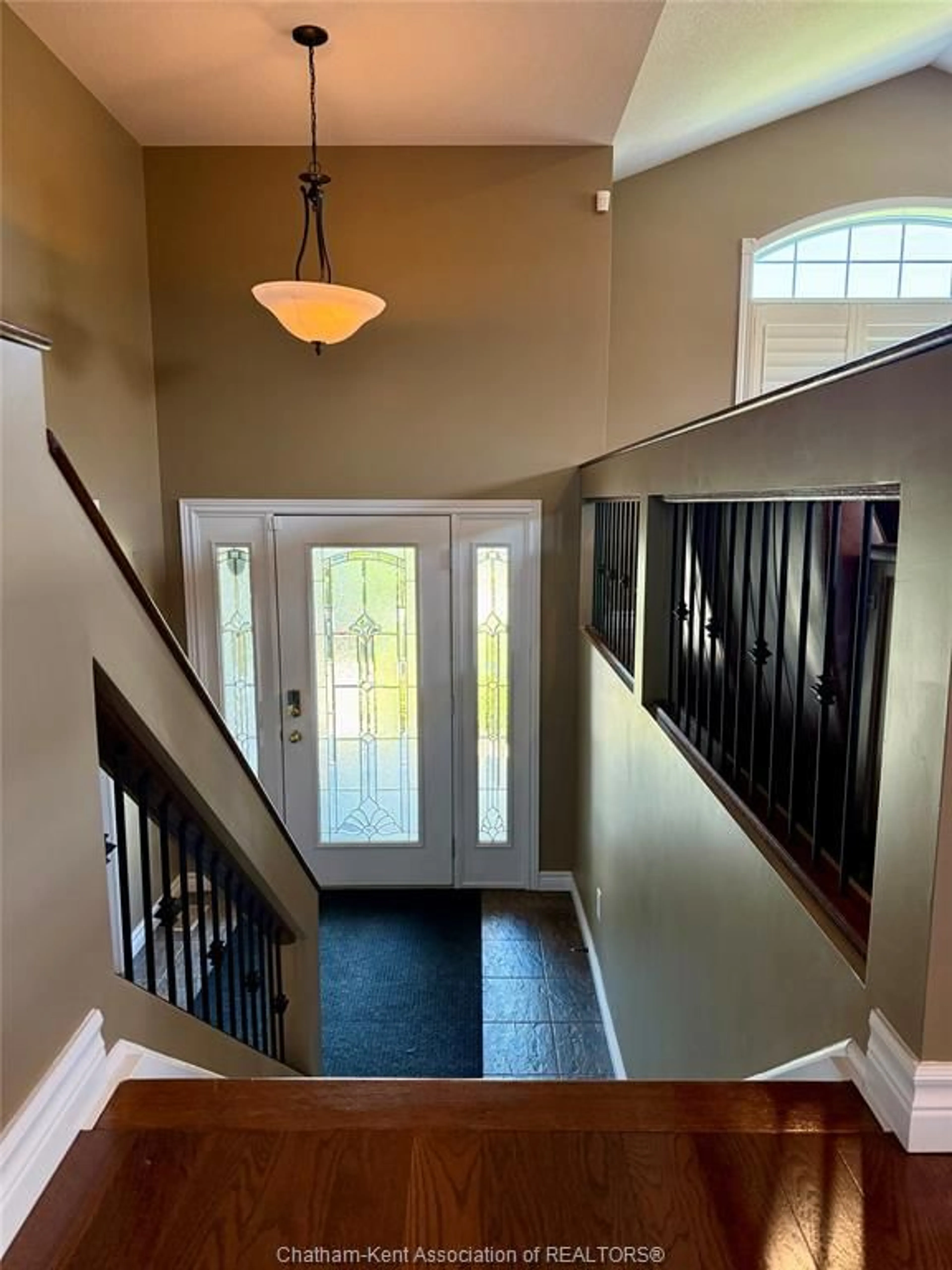 Indoor entryway for 118 Molengraaf Way, Chatham Ontario N7M 0A2