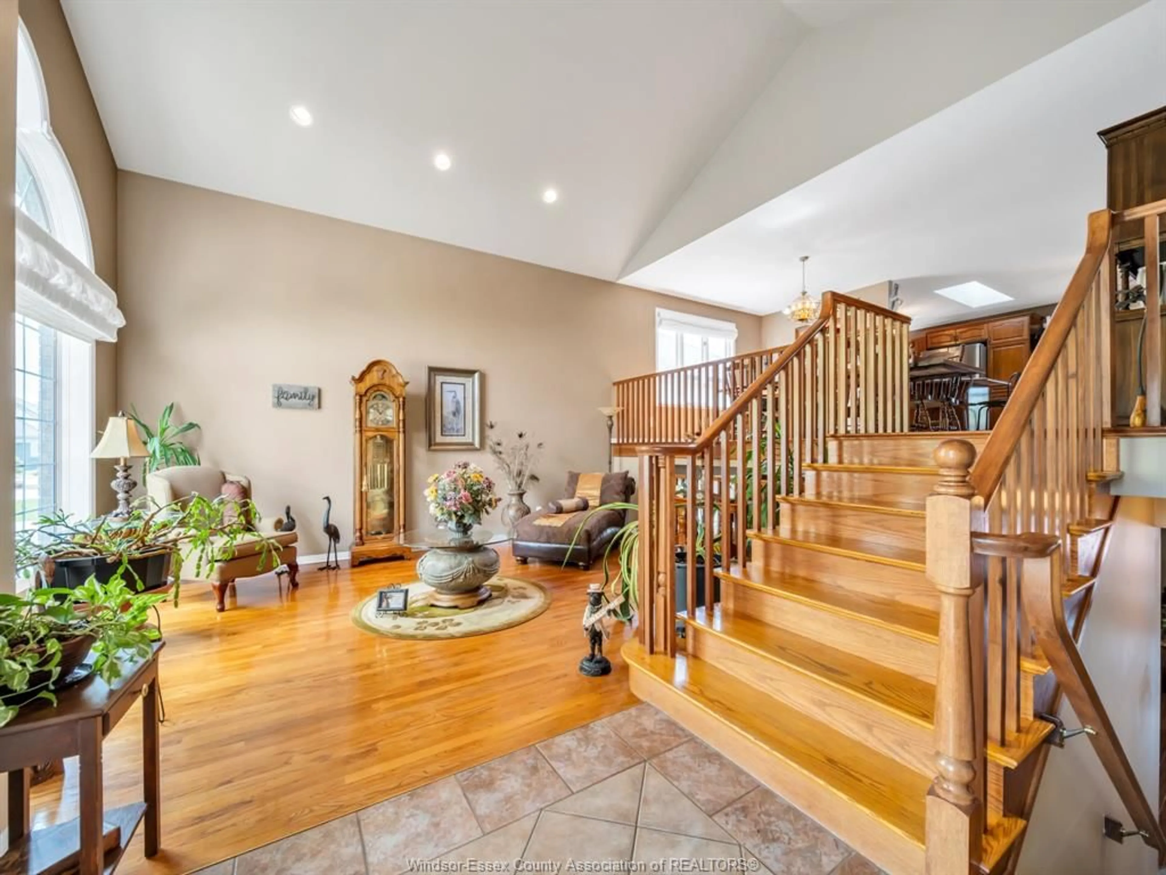 Indoor foyer for 12753 JACIE Crt, Tecumseh Ontario N8N 4W9