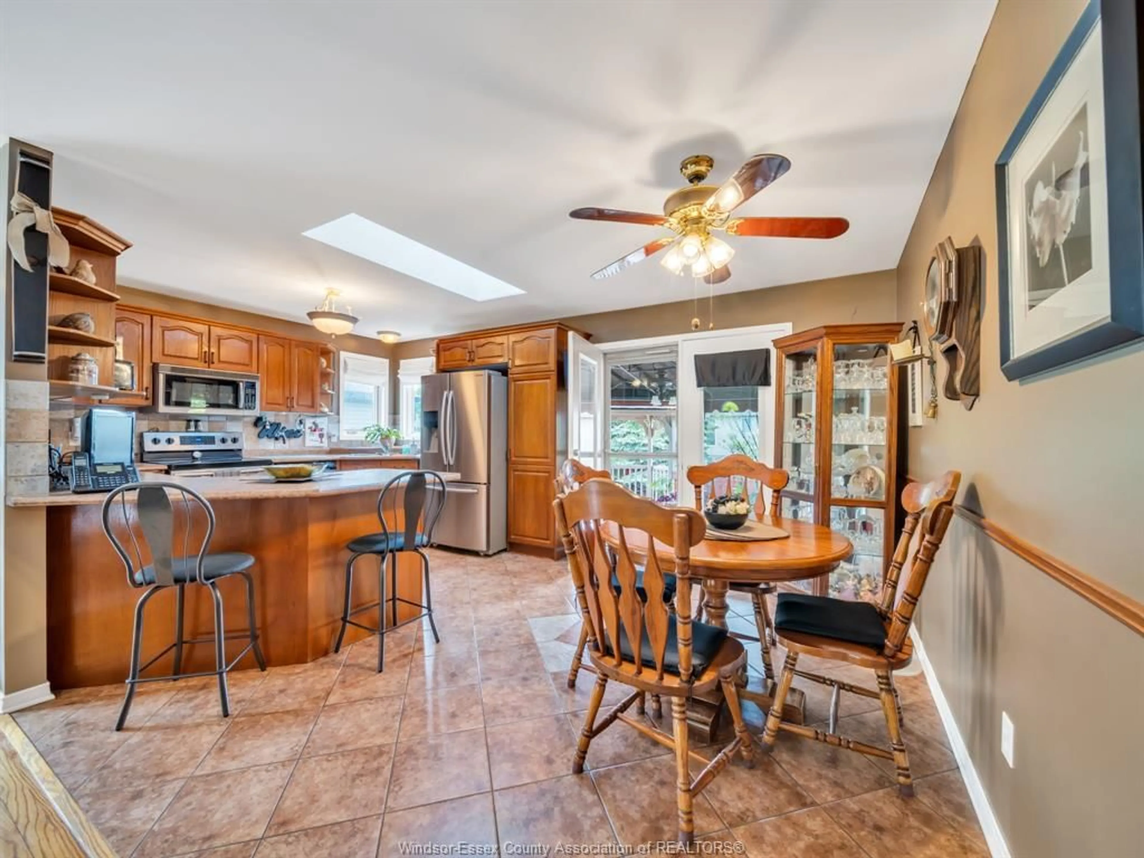 Open concept kitchen, ceramic/tile floor for 12753 JACIE Crt, Tecumseh Ontario N8N 4W9