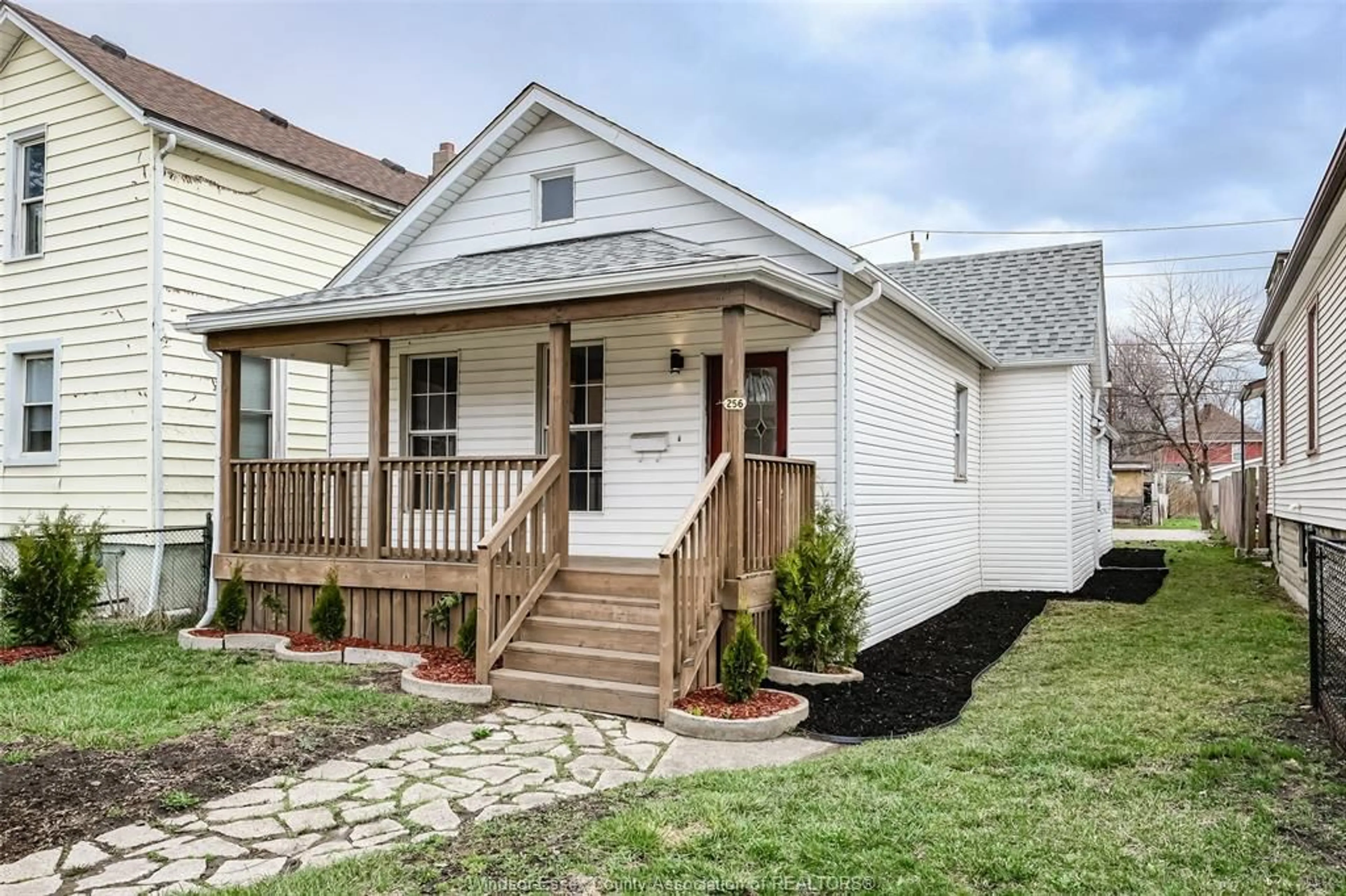 Home with vinyl exterior material, street for 256 PARENT, Windsor Ontario N9A 2B6