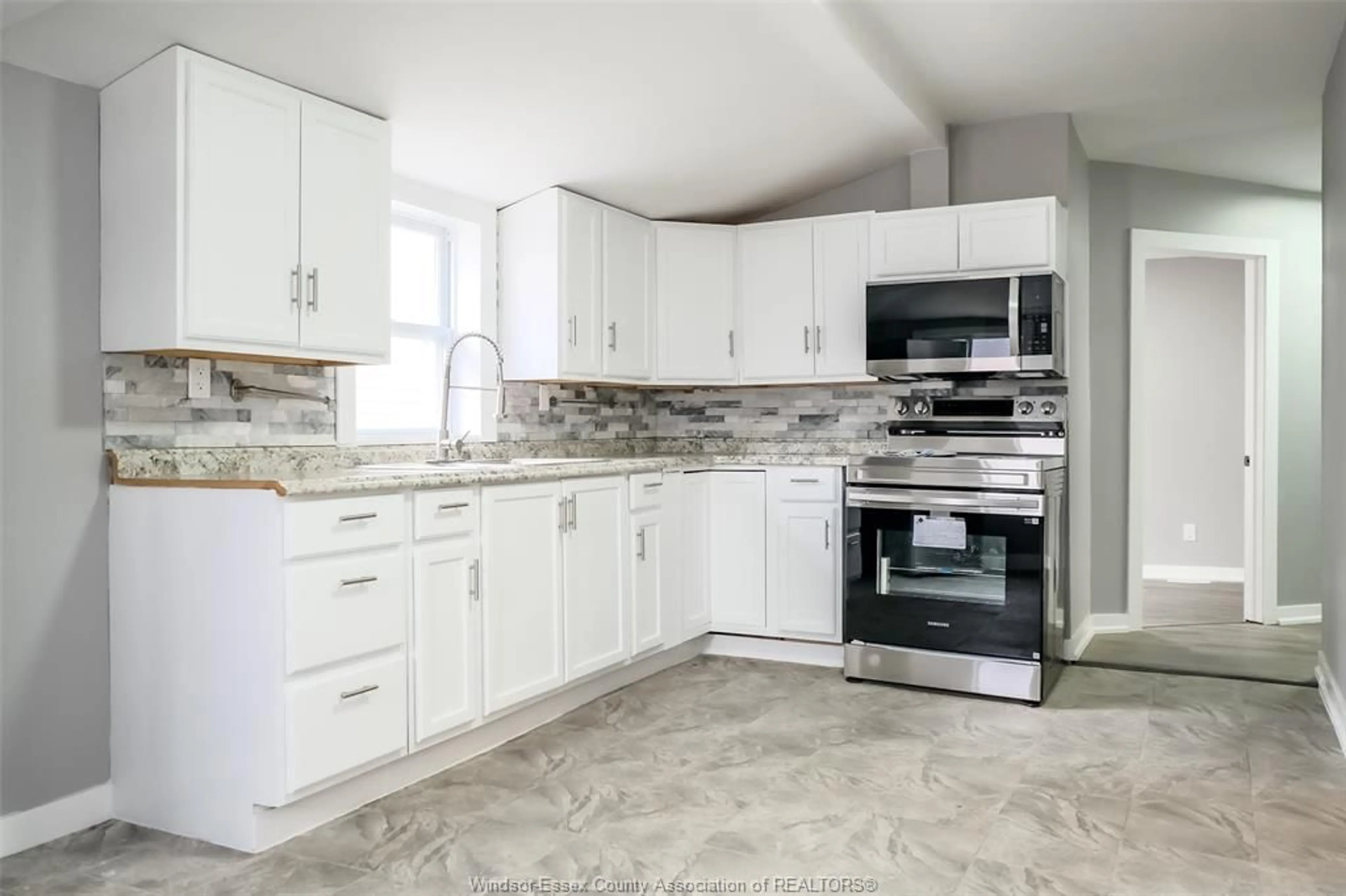 Standard kitchen, ceramic/tile floor for 256 PARENT, Windsor Ontario N9A 2B6