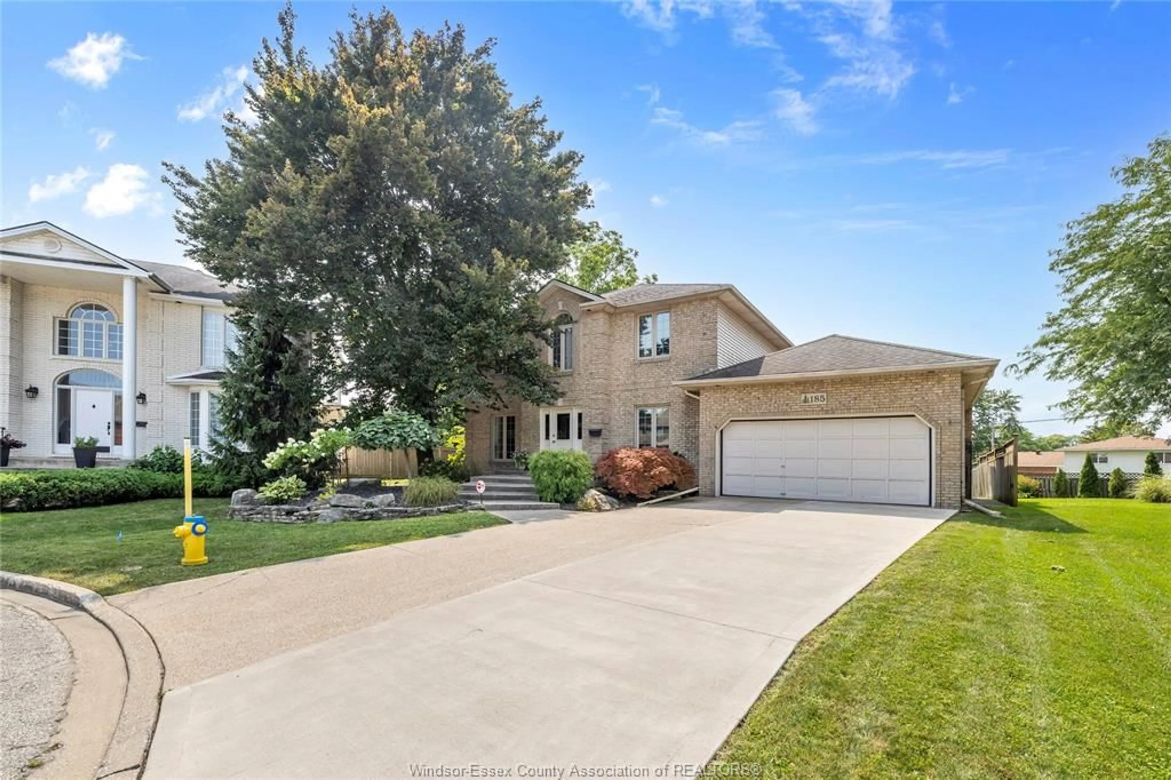 Home with vinyl exterior material, street for 185 PINEWOOD Cres, Tecumseh Ontario N8N 4P9