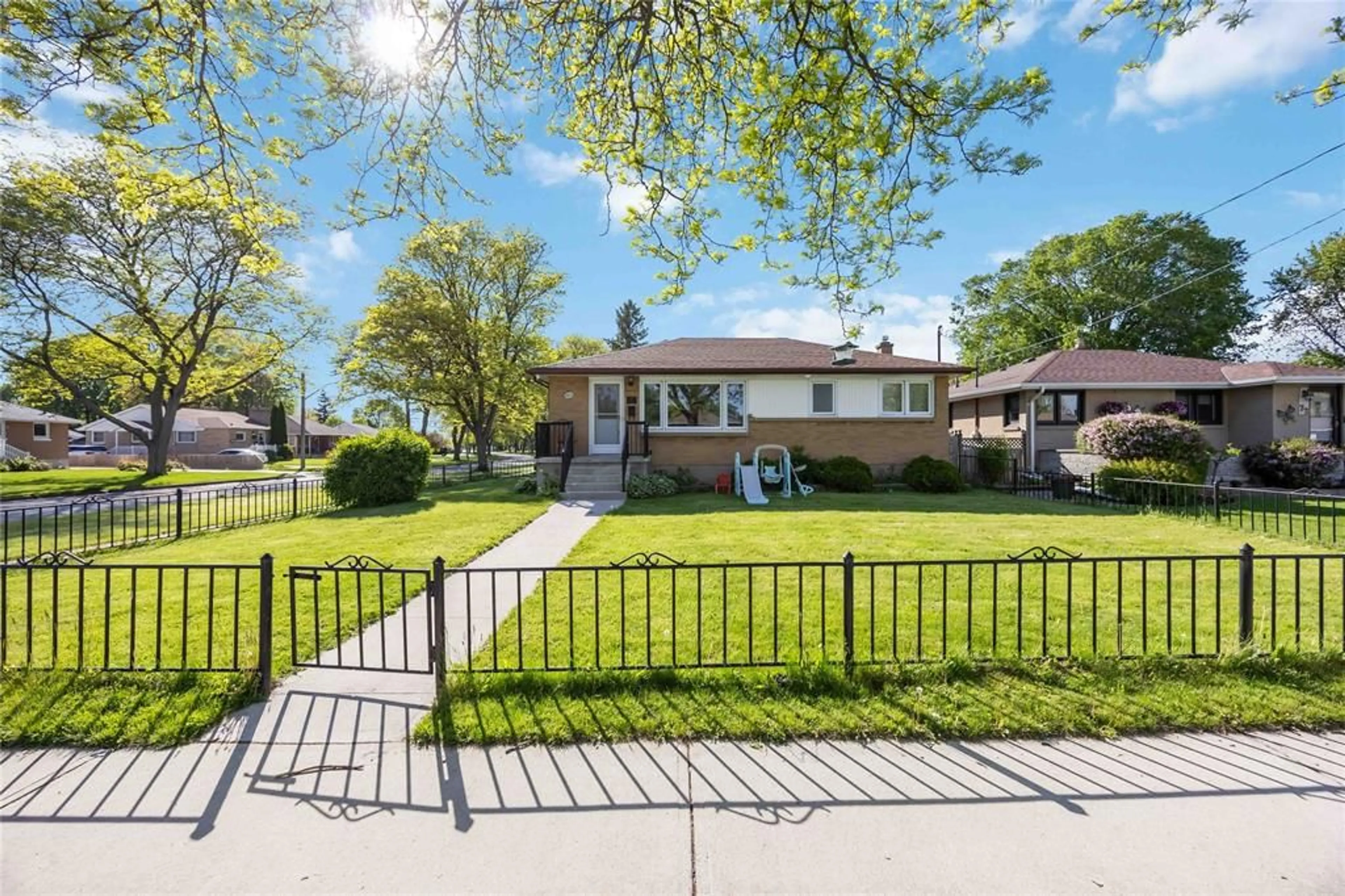 Unknown for 66 TWEEDSMUIR Ave, Sarnia Ontario N7S 2S1