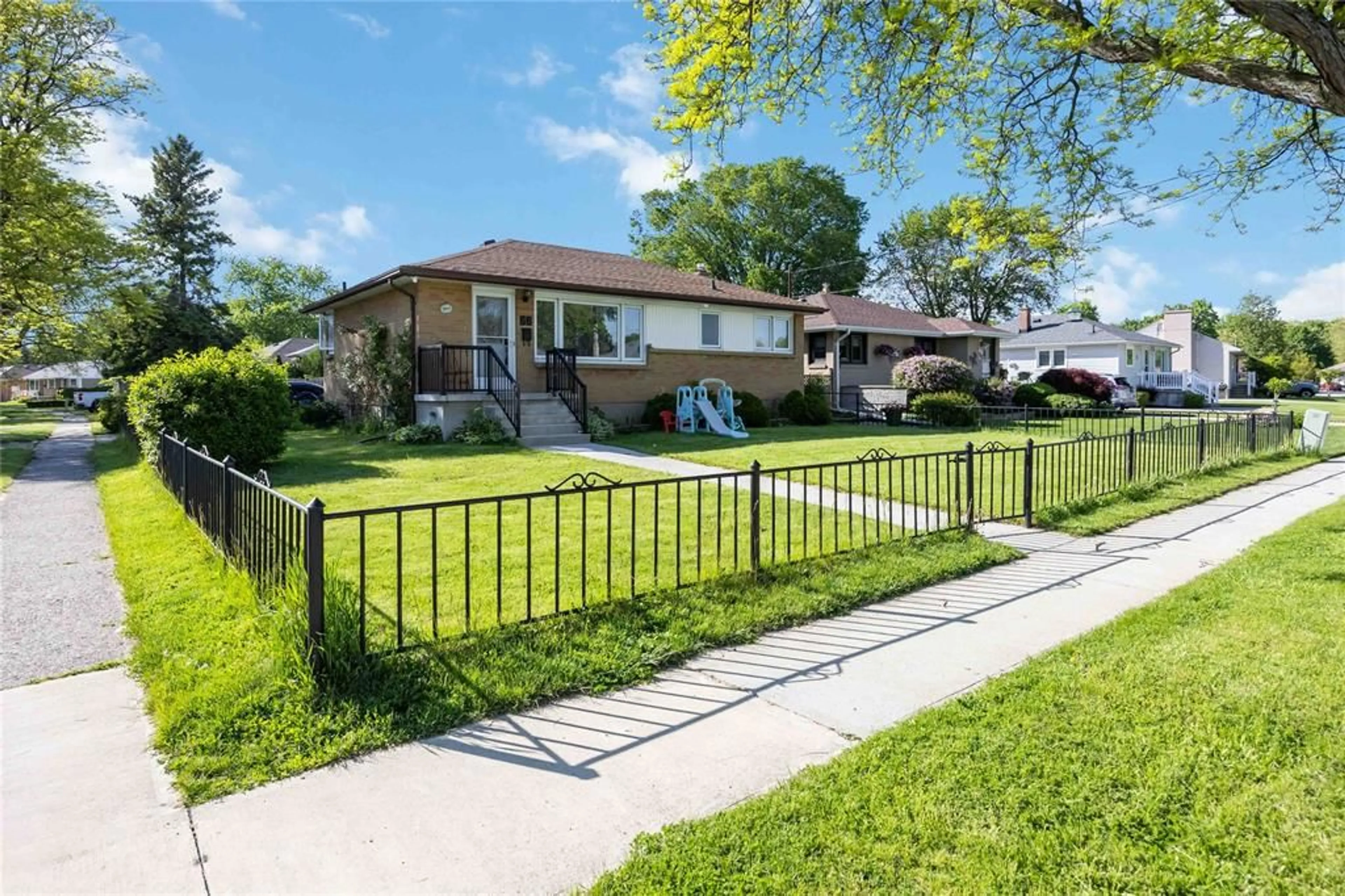 Home with vinyl exterior material, street for 66 TWEEDSMUIR Ave, Sarnia Ontario N7S 2S1