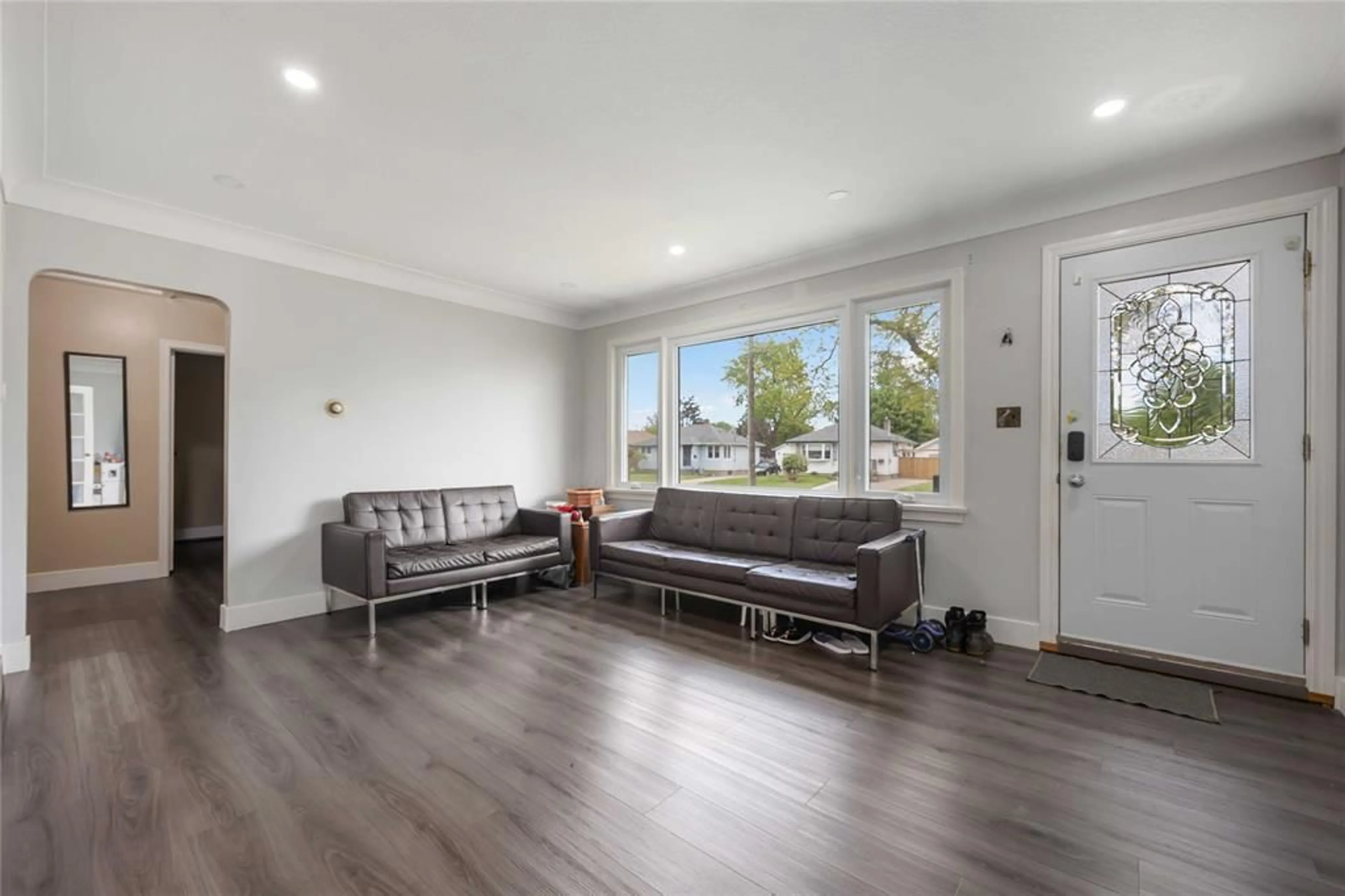Living room with furniture, wood/laminate floor for 66 TWEEDSMUIR Ave, Sarnia Ontario N7S 2S1