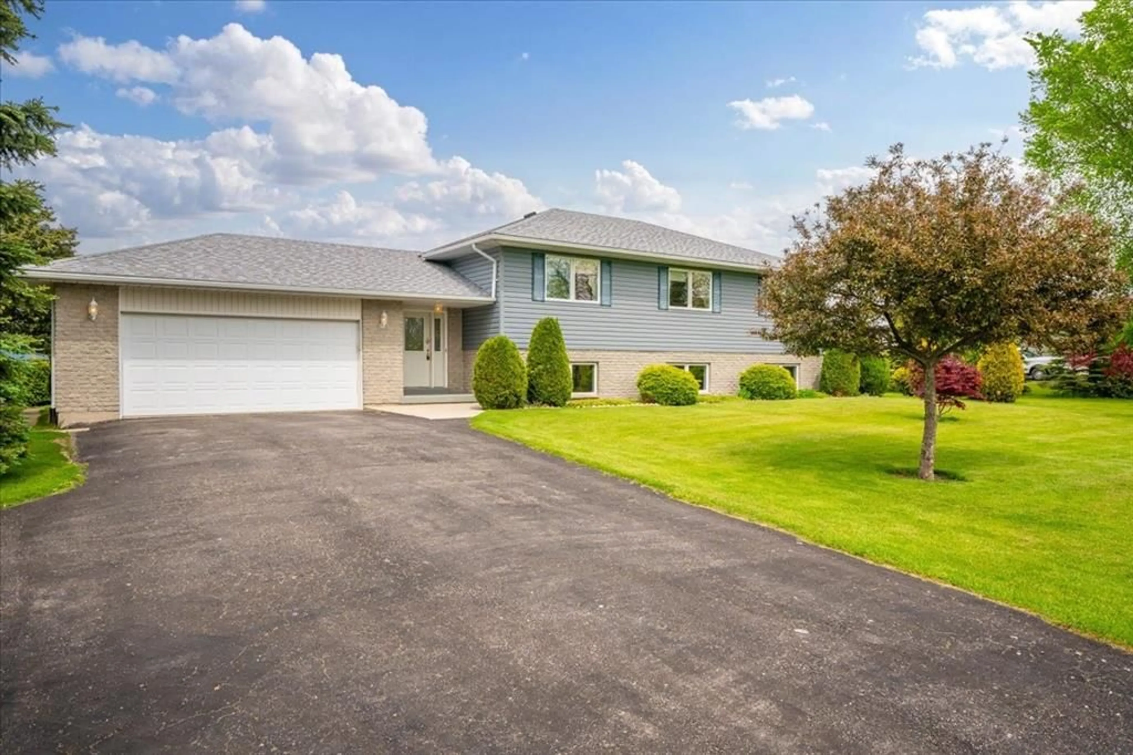 A pic from outside/outdoor area/front of a property/back of a property/a pic from drone, street for 8630 VANCE Dr, Lambton Shores Ontario N0N 1J7