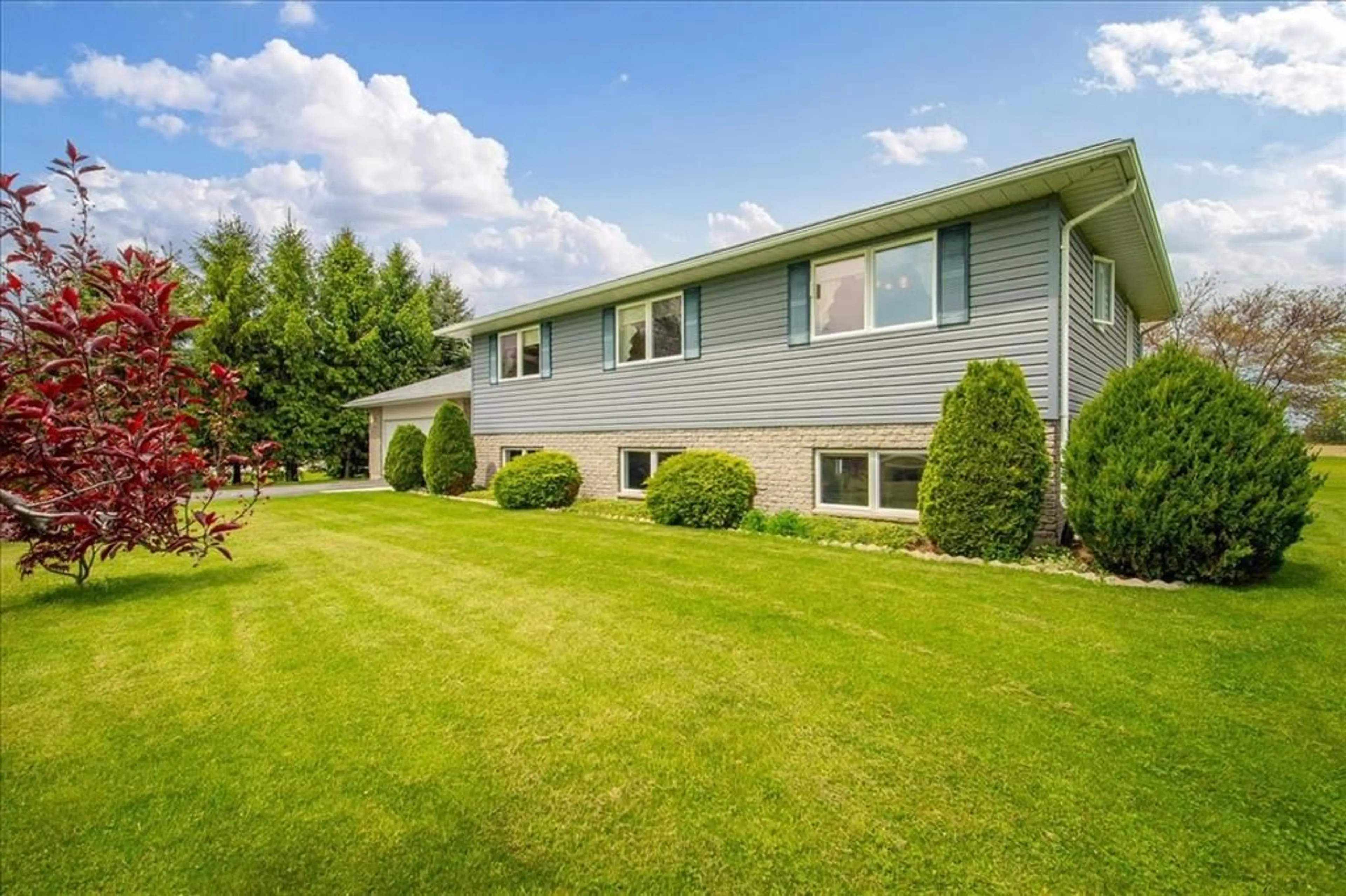 Home with vinyl exterior material, unknown for 8630 VANCE Dr, Lambton Shores Ontario N0N 1J7