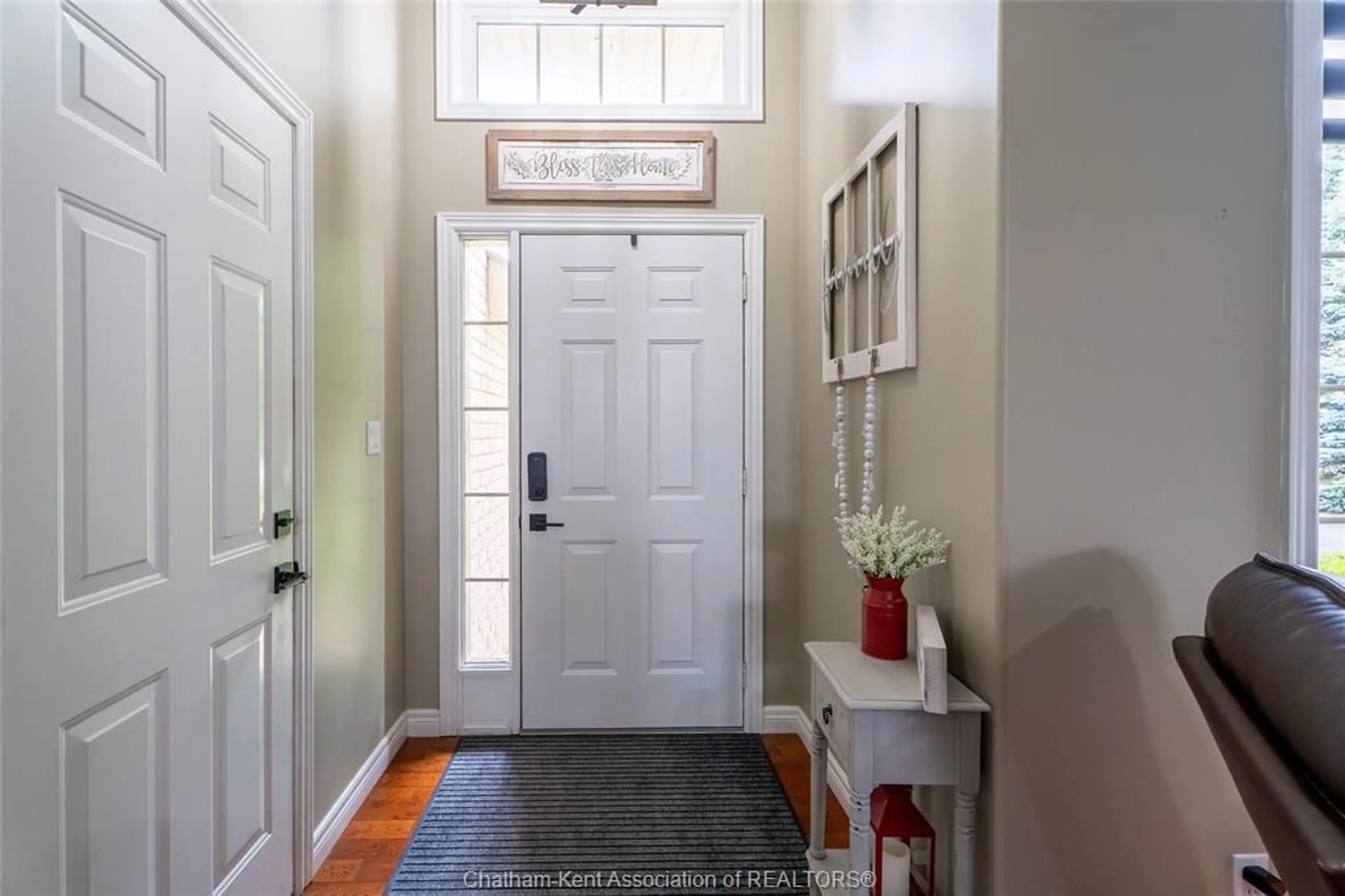 Indoor entryway for 433 Keil Trail, Chatham Ontario N7L 5R2