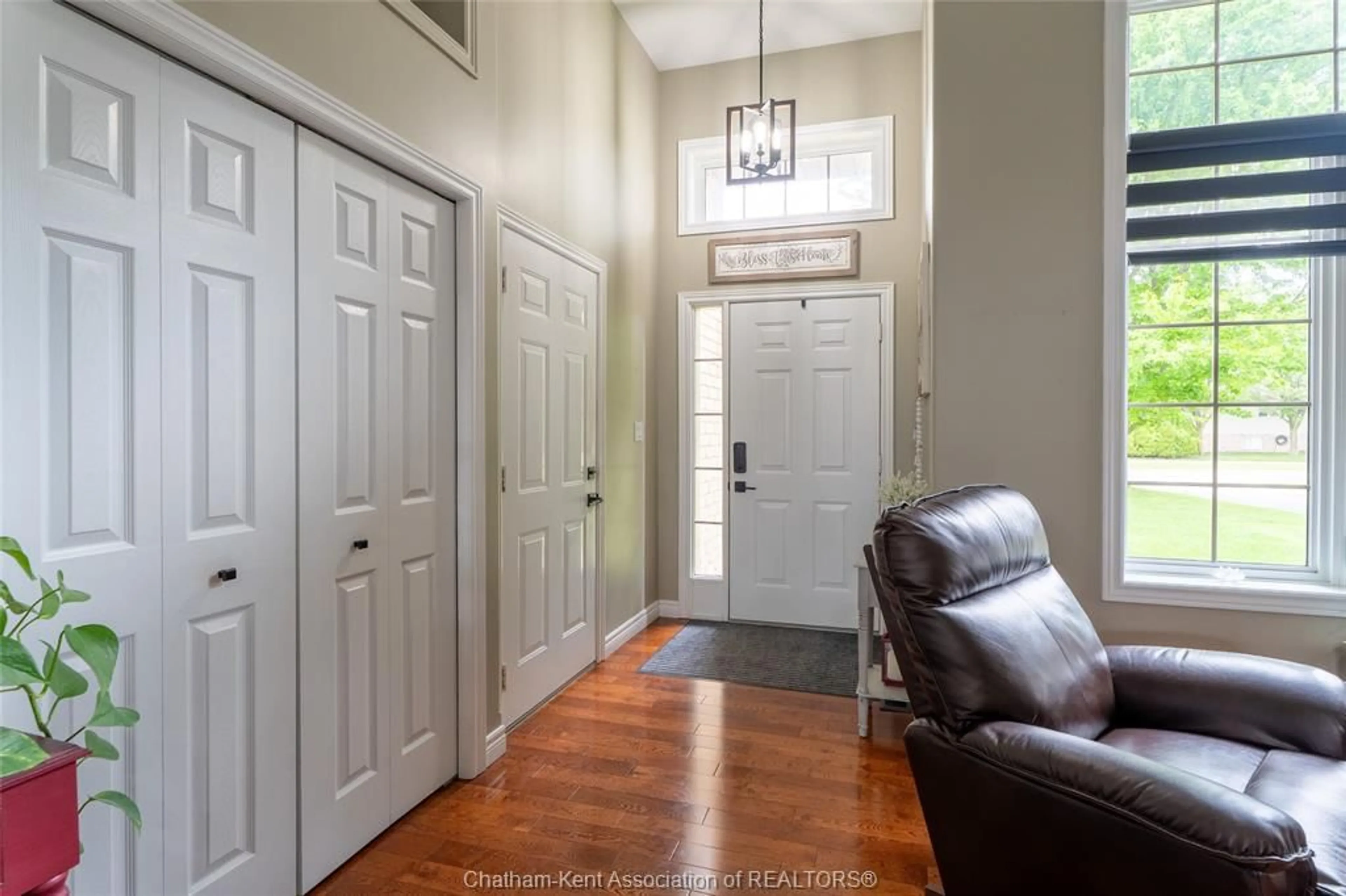 Indoor entryway for 433 Keil Trail, Chatham Ontario N7L 5R2
