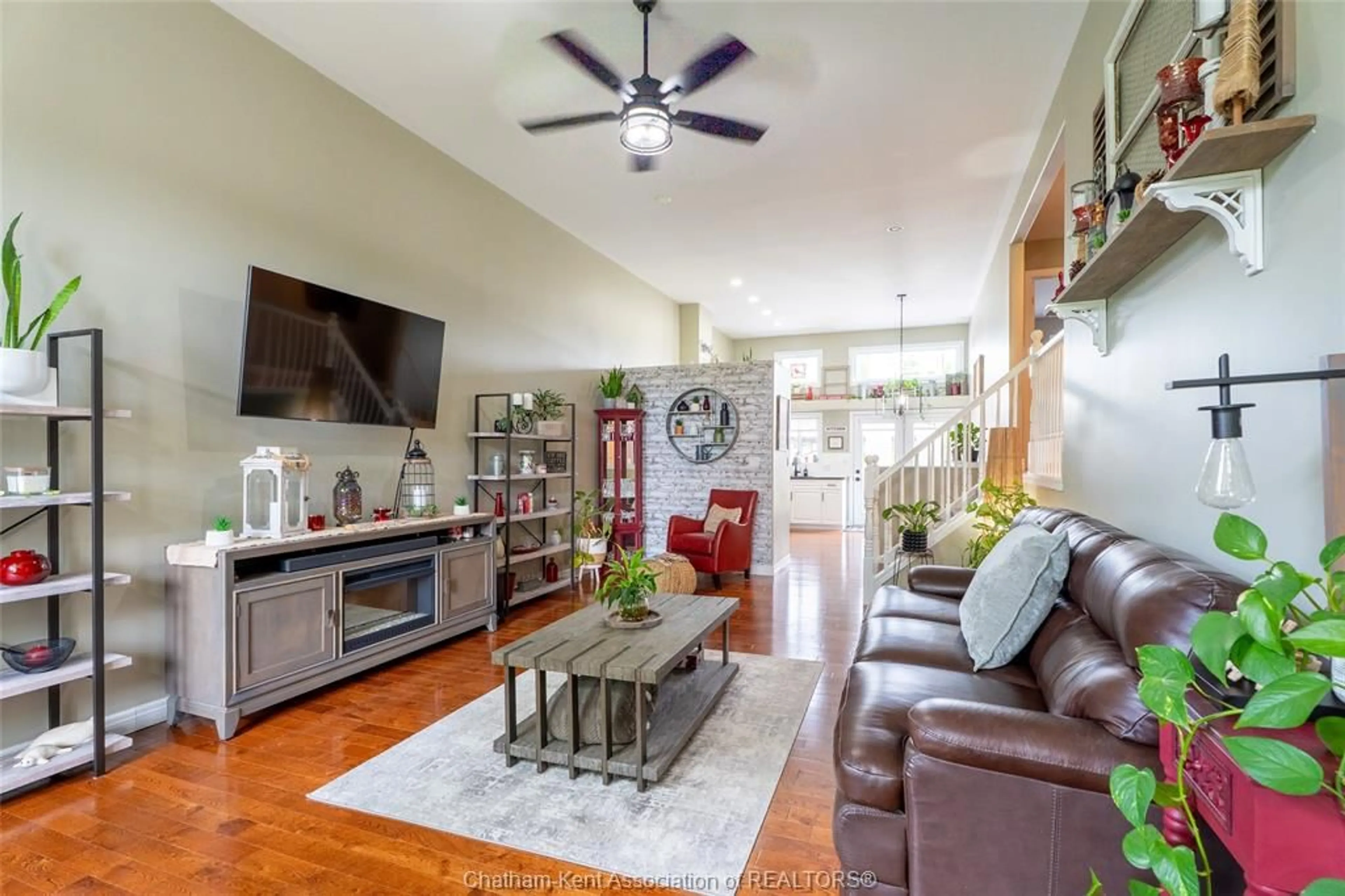 Living room with furniture, unknown for 433 Keil Trail, Chatham Ontario N7L 5R2