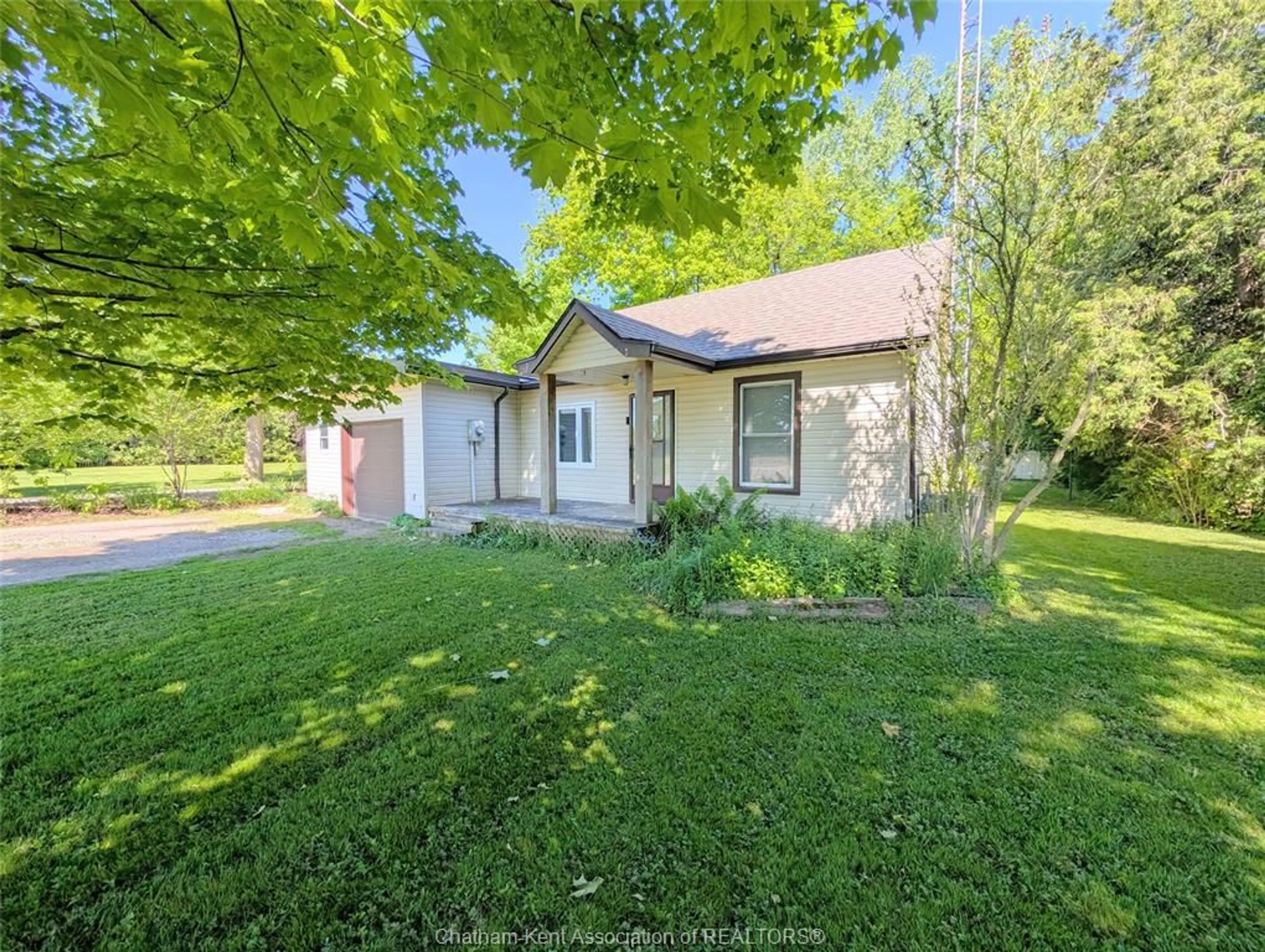 A pic from outside/outdoor area/front of a property/back of a property/a pic from drone, street for 8993 Indian Creek E Rd, Chatham Ontario N7M 5J3