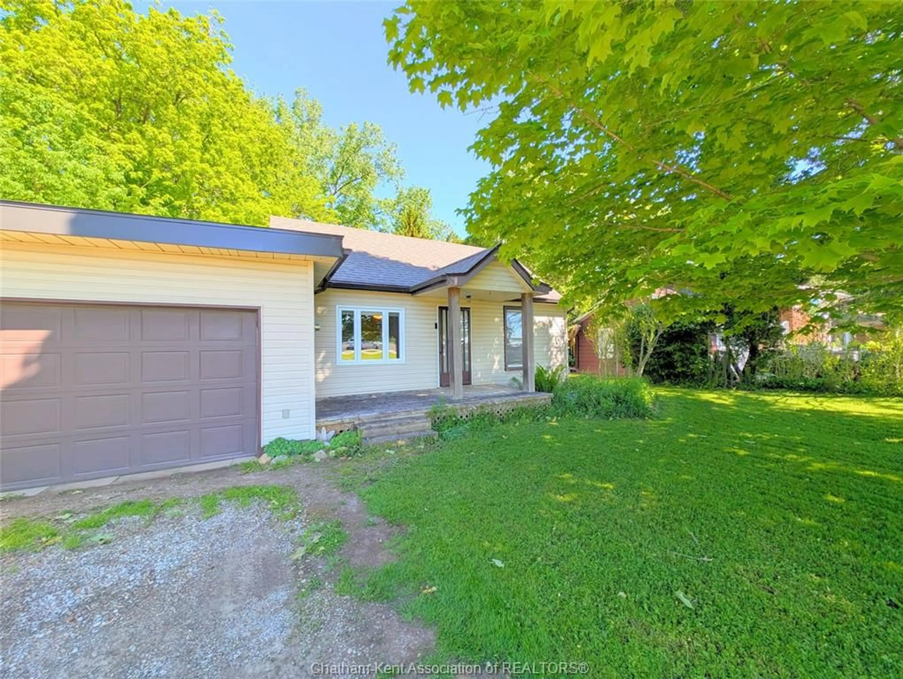 A pic from outside/outdoor area/front of a property/back of a property/a pic from drone, street for 8993 Indian Creek E Rd, Chatham Ontario N7M 5J3
