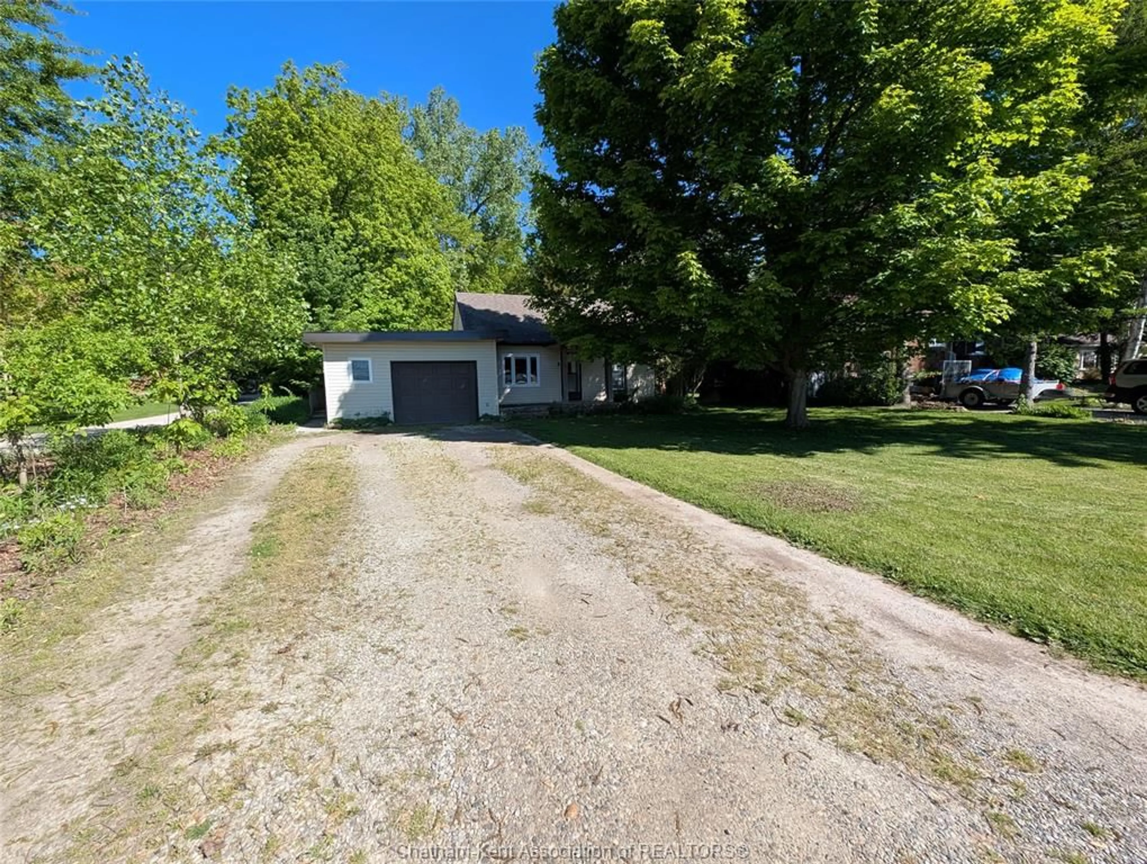 A pic from outside/outdoor area/front of a property/back of a property/a pic from drone, street for 8993 Indian Creek E Rd, Chatham Ontario N7M 5J3