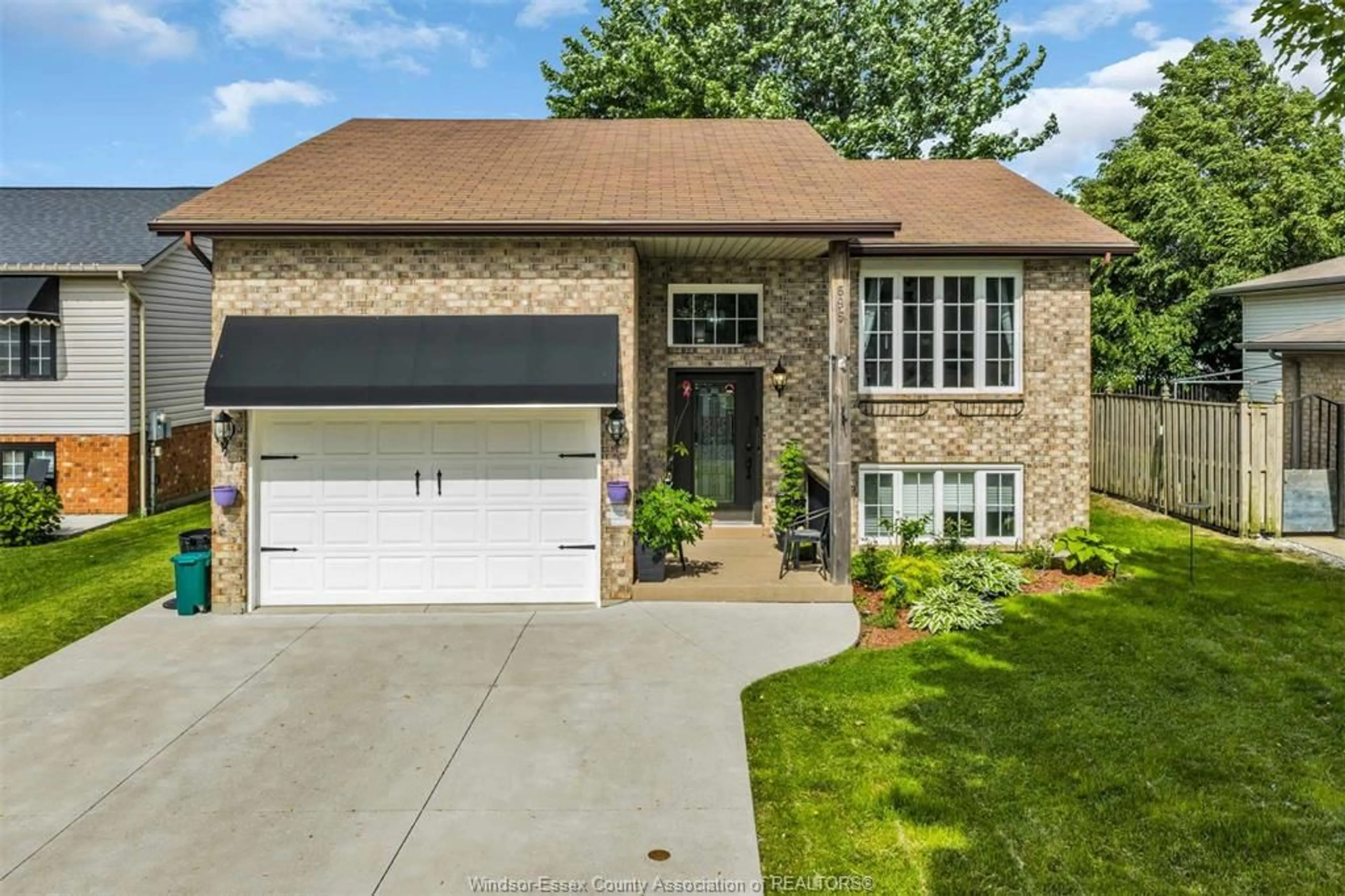 Home with brick exterior material, street for 695 Richmond, Amherstburg Ontario N9V 3Z5