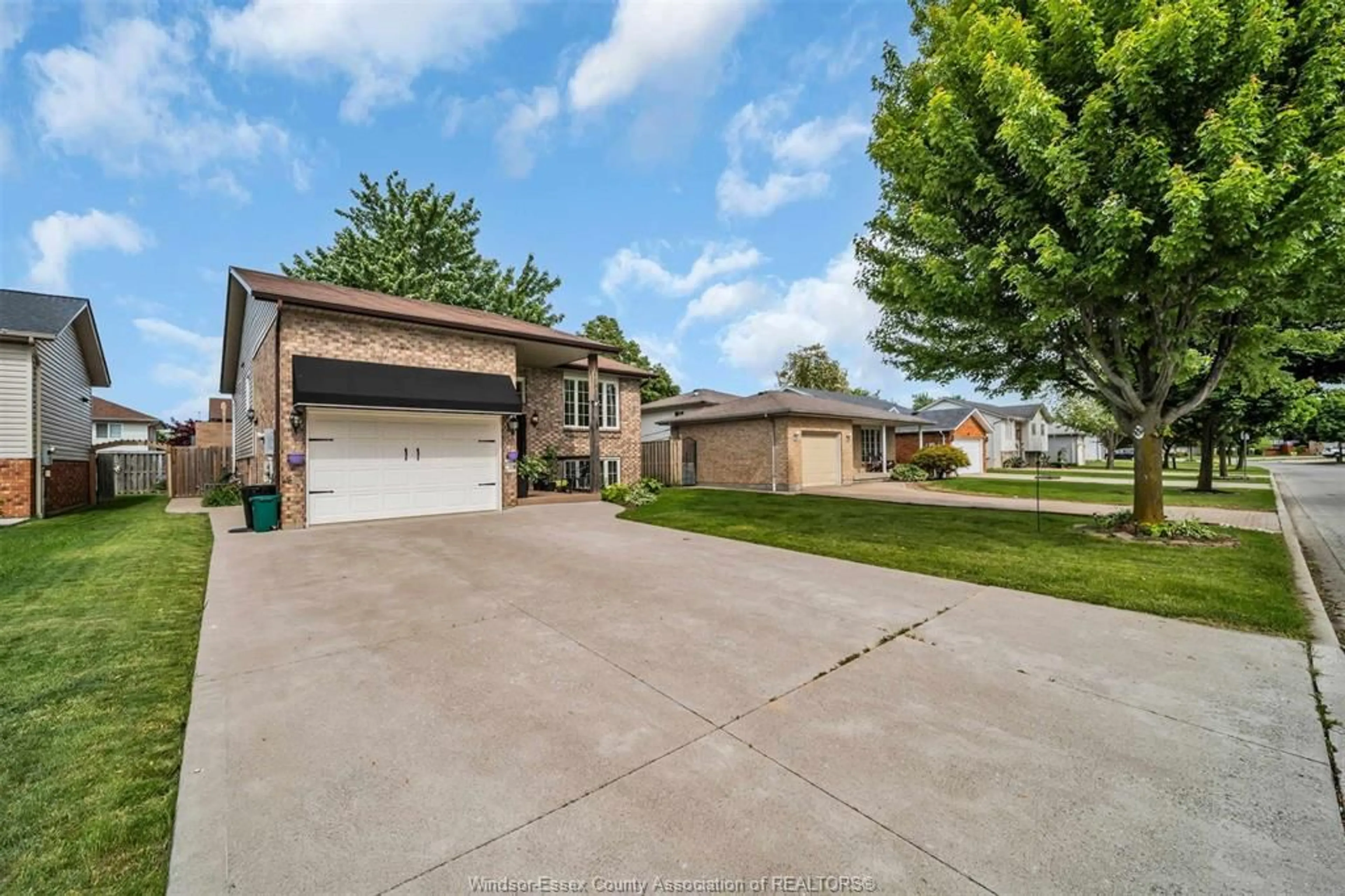 Unknown for 695 Richmond, Amherstburg Ontario N9V 3Z5