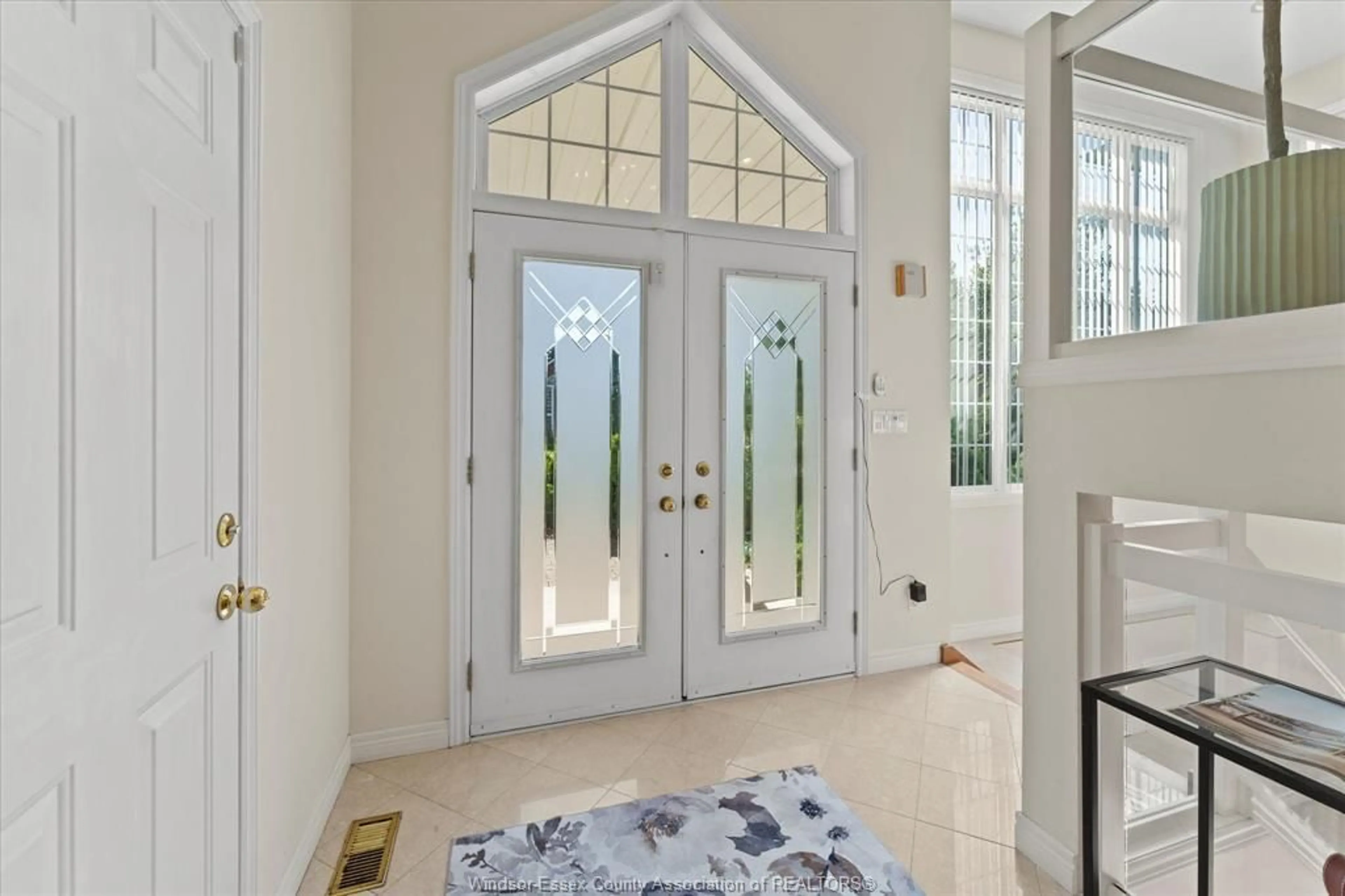 Indoor entryway for 4195 ONGARO, Windsor Ontario N9G 2V3