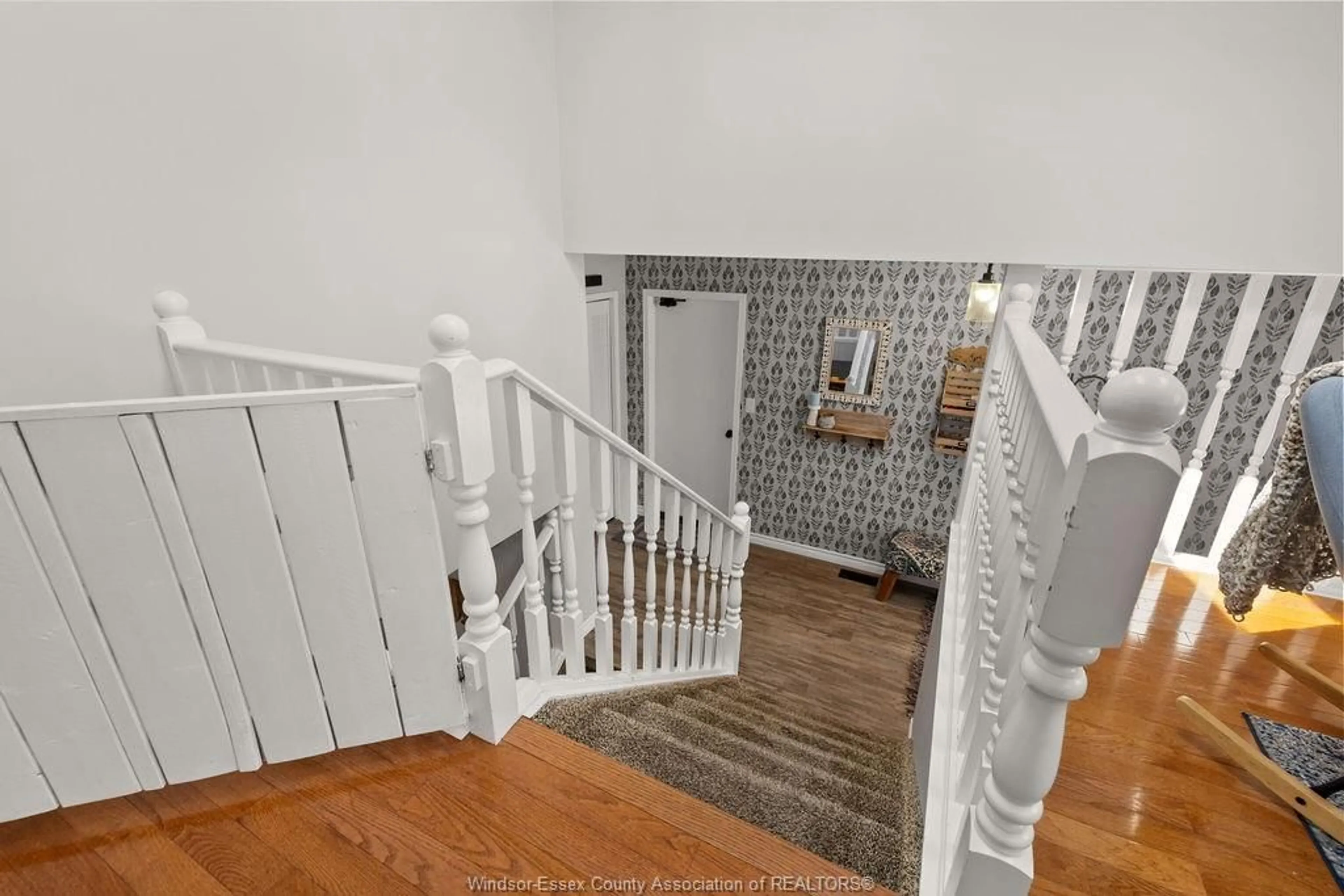 Stairs for 54 QUEENSWAY St, Essex Ontario N8M 3C3