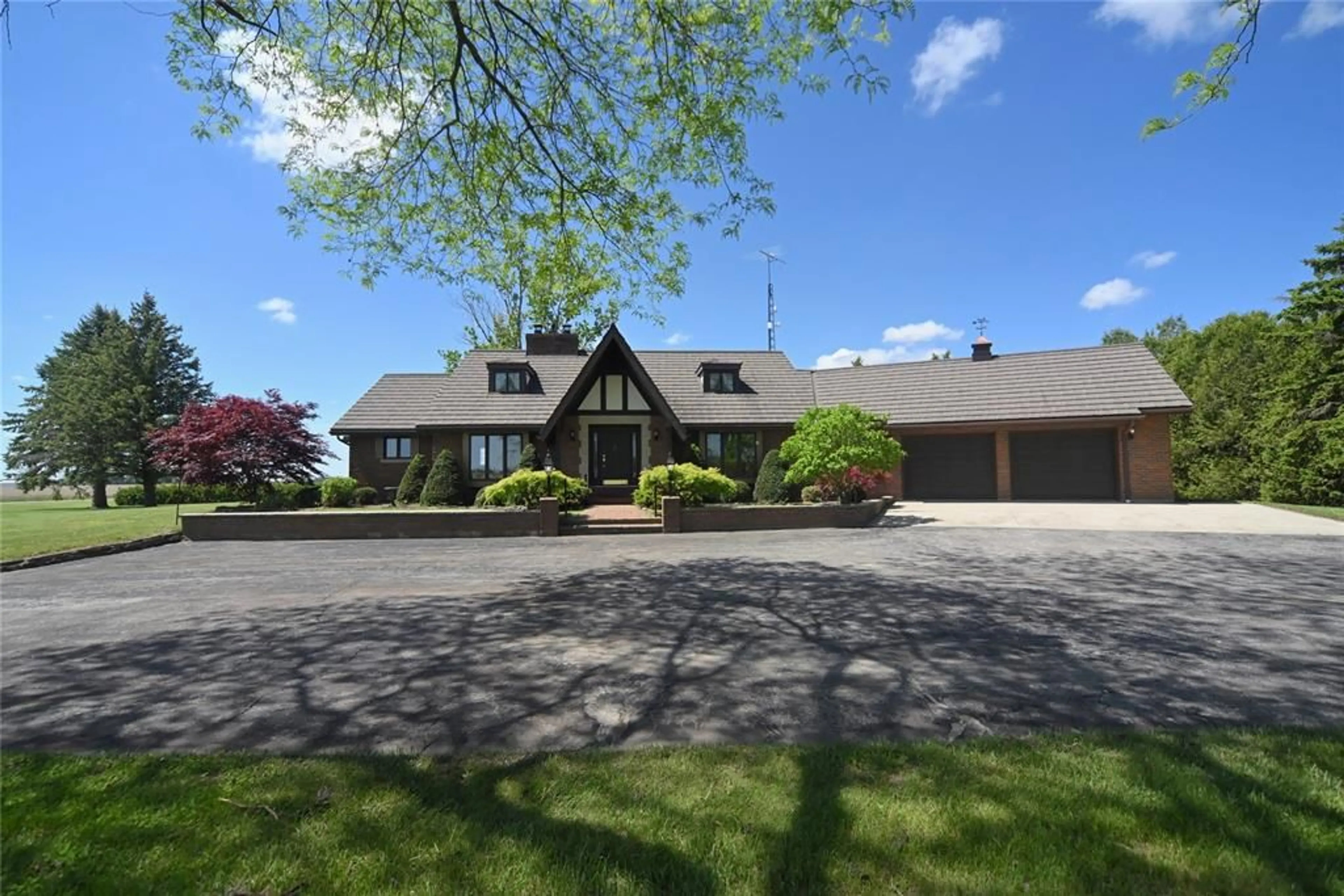 A pic from outside/outdoor area/front of a property/back of a property/a pic from drone, street for 22410 Victoria Rd, Thamesville Ontario N0P 2K0