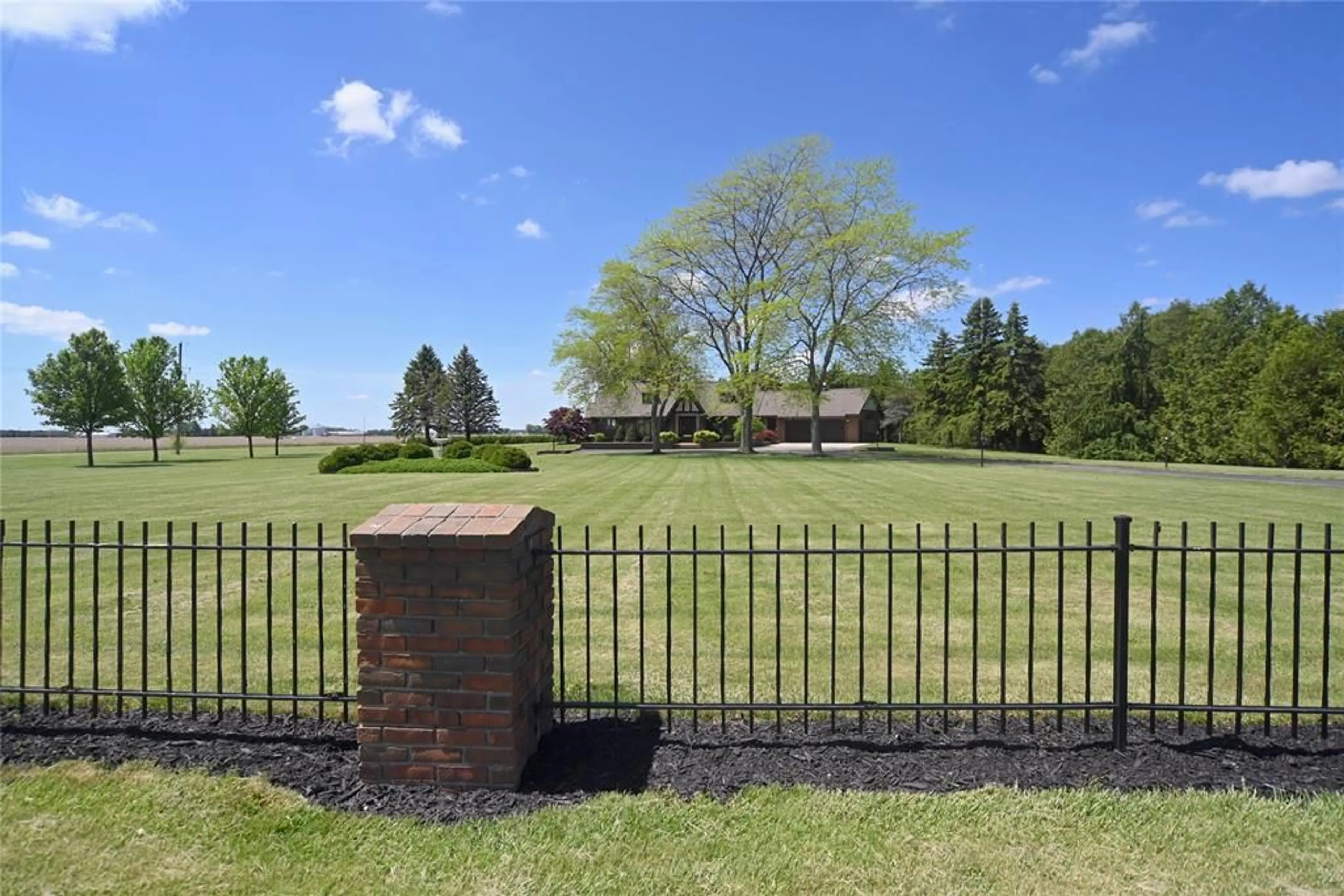 A pic from outside/outdoor area/front of a property/back of a property/a pic from drone, unknown for 22410 Victoria Rd, Thamesville Ontario N0P 2K0
