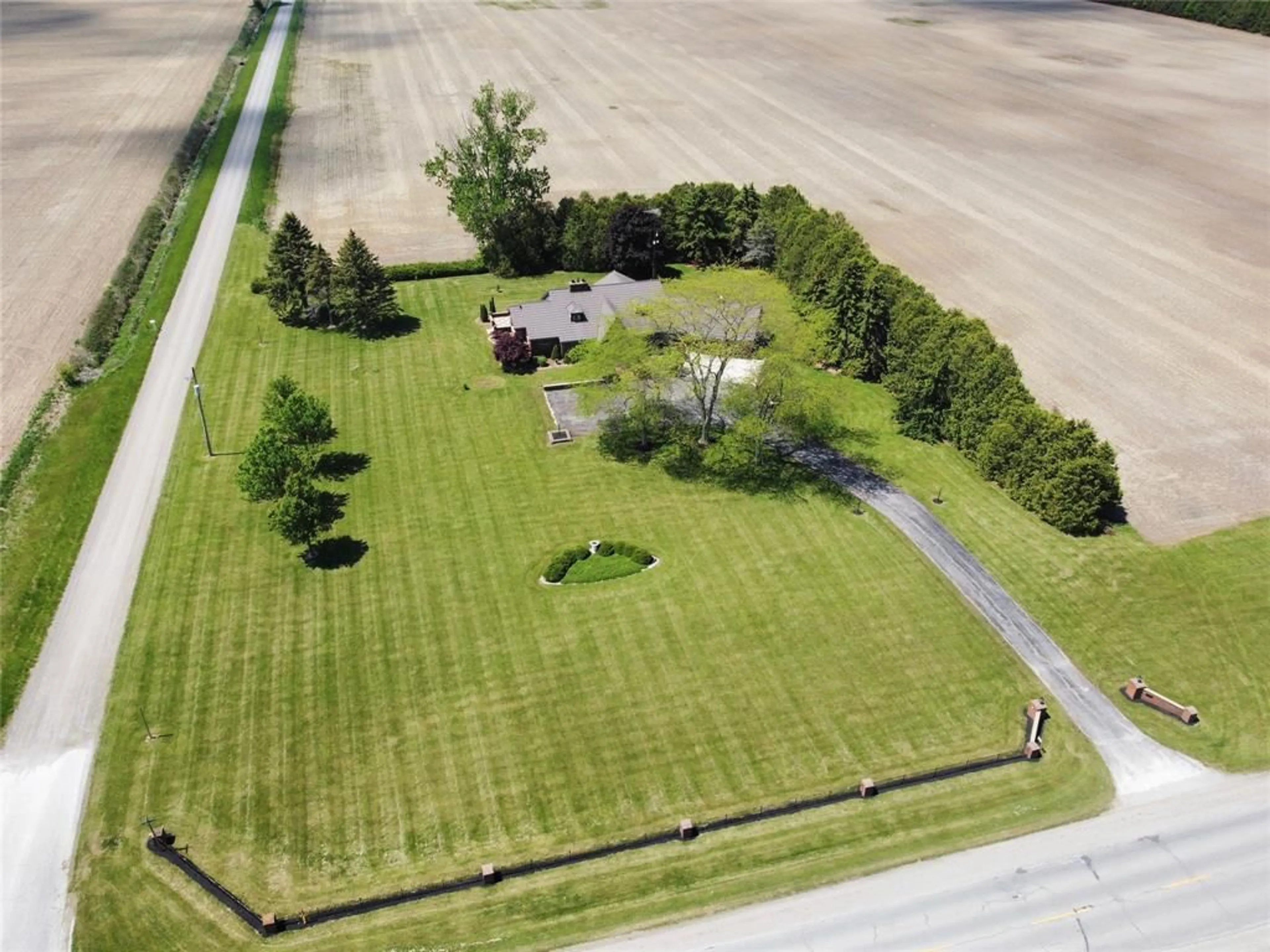 A pic from outside/outdoor area/front of a property/back of a property/a pic from drone, unknown for 22410 Victoria Rd, Thamesville Ontario N0P 2K0