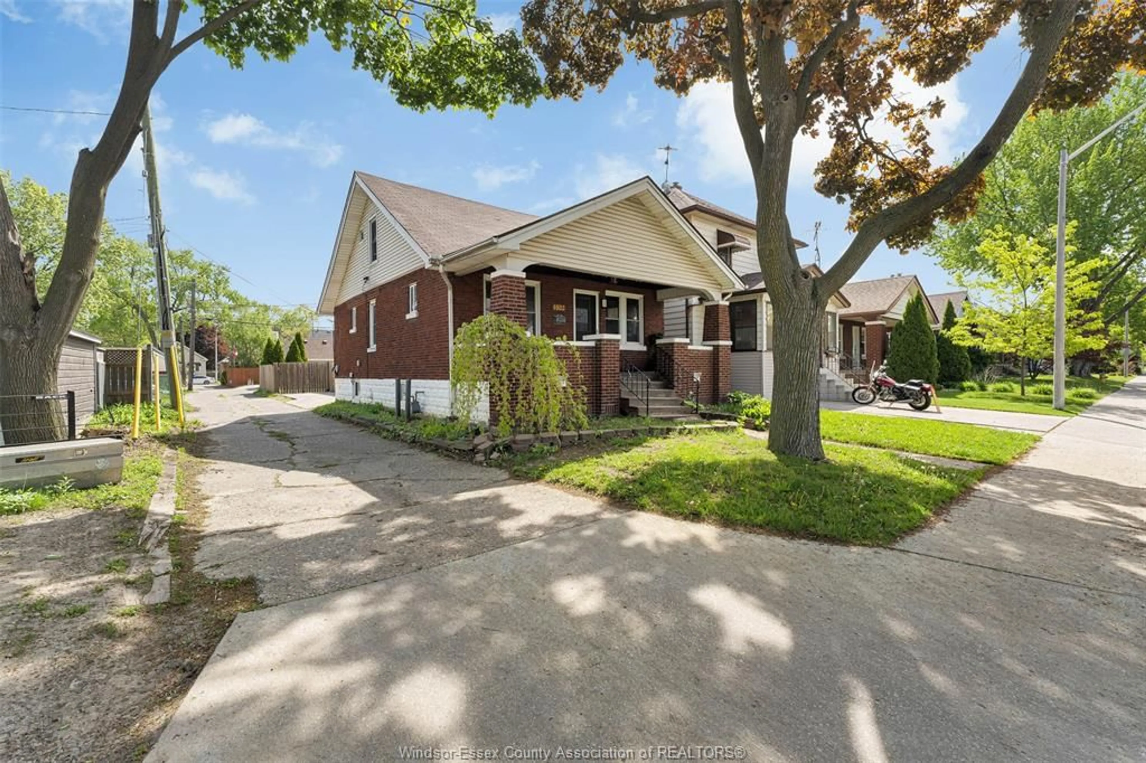 Unknown for 1522 HALL, Windsor Ontario N8X 4R7