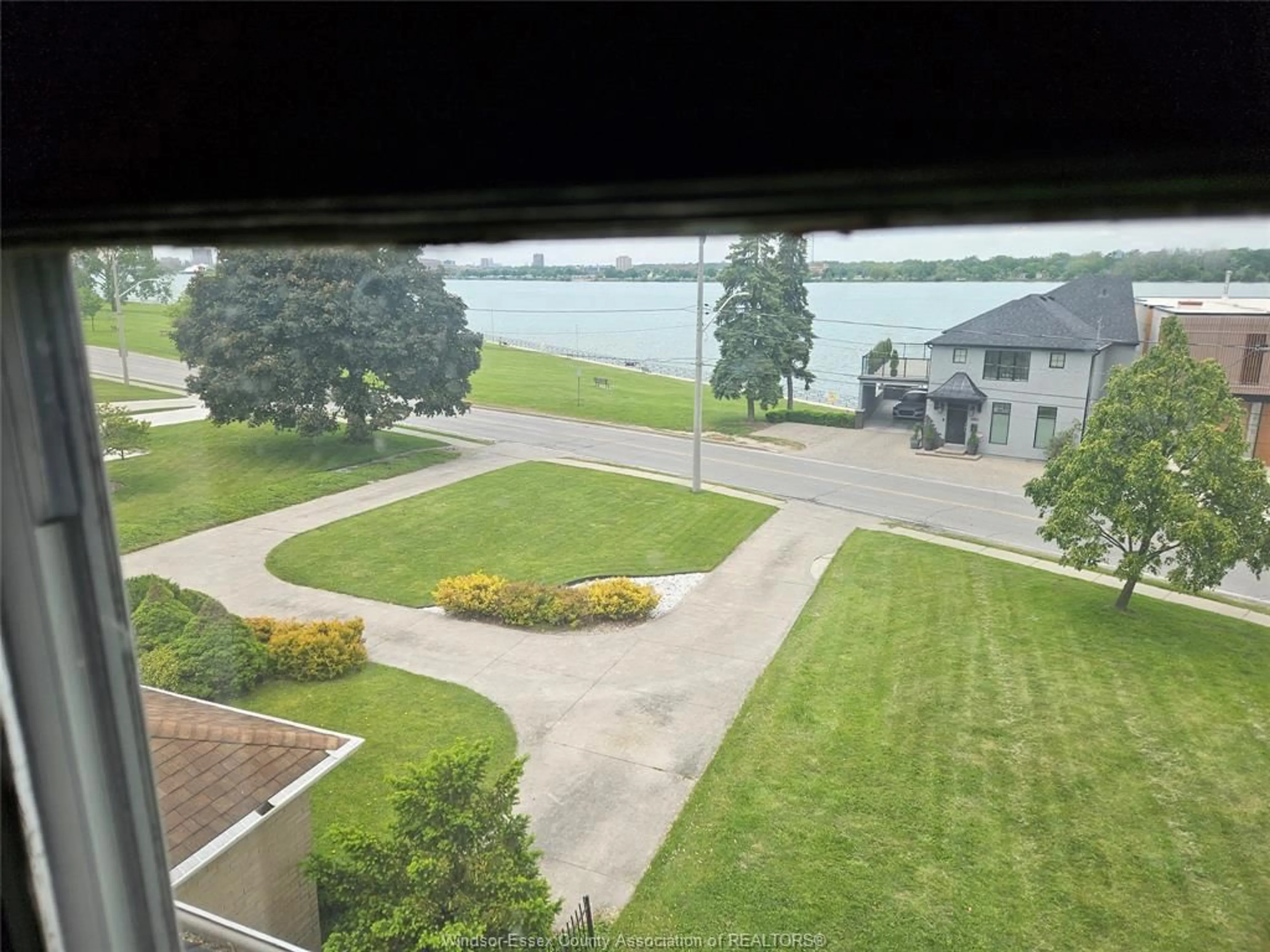 A pic from outside/outdoor area/front of a property/back of a property/a pic from drone, water/lake/river/ocean view for 4147 RIVERSIDE Dr, Windsor Ontario N8Y 1B4