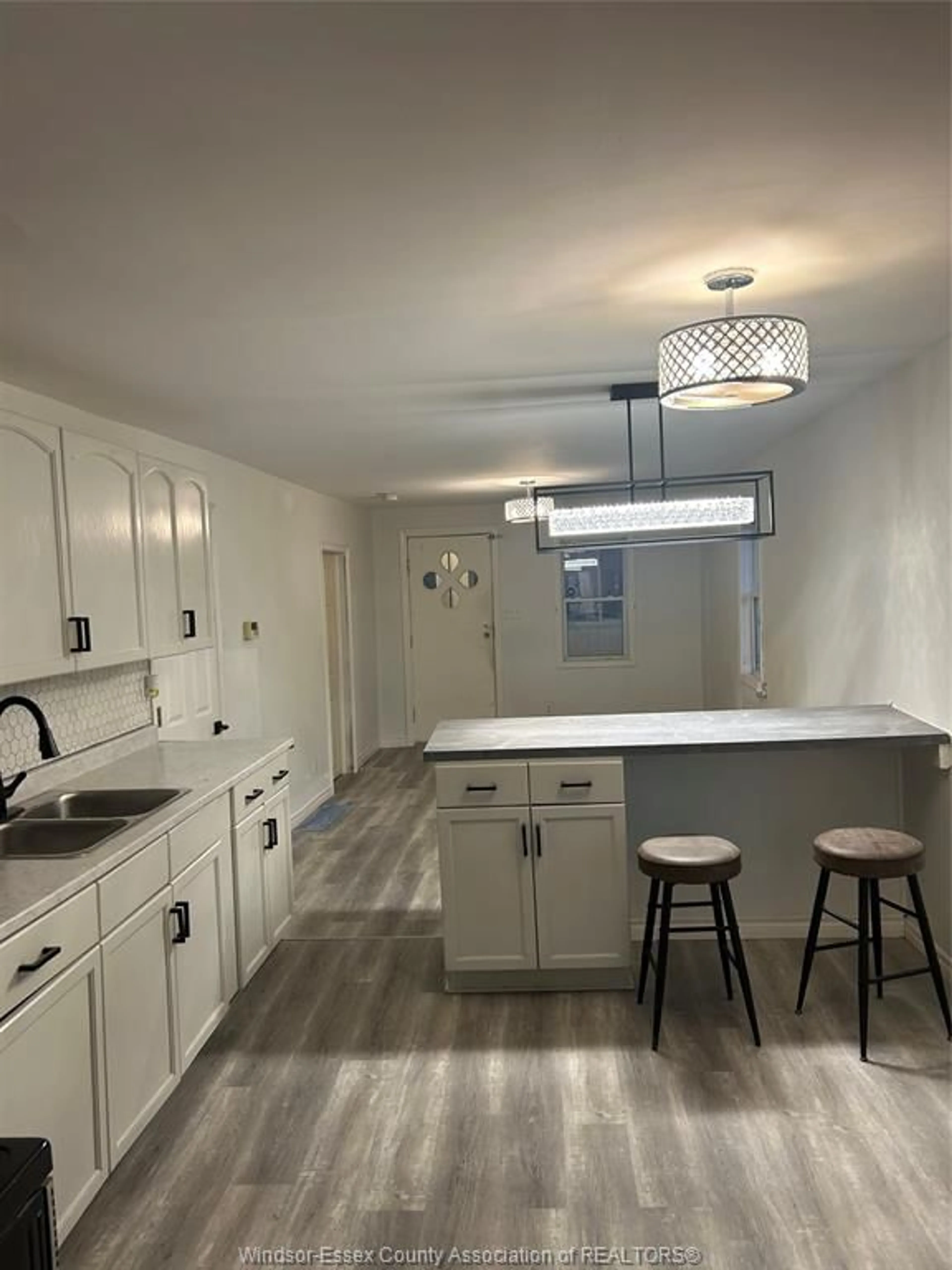 Open concept kitchen, unknown for 1021 CALIFORNIA Ave, Windsor Ontario N9B 2Z5