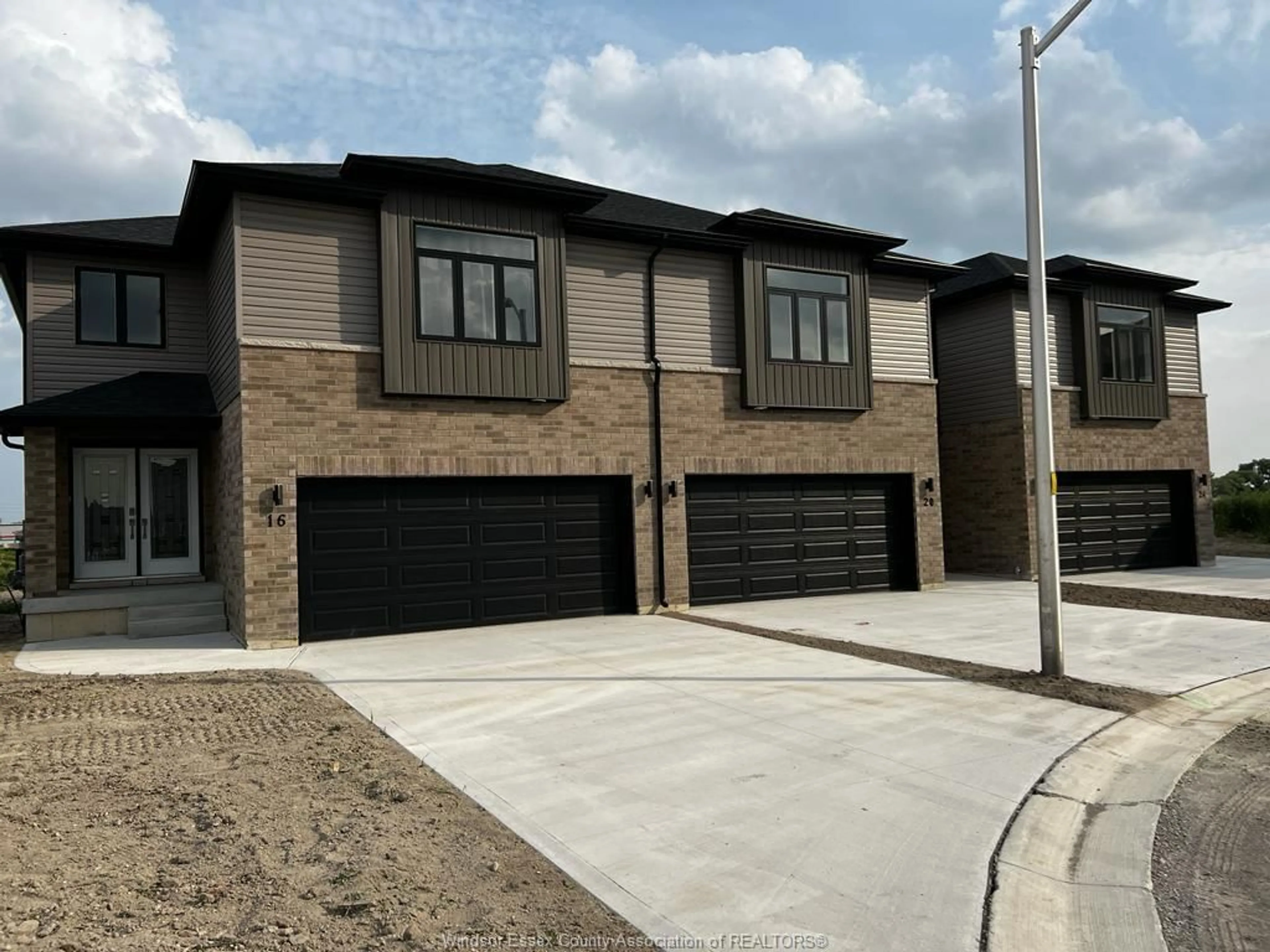 Home with brick exterior material, street for 20 BETTY Crt, Chatham Ontario N7M 1C4